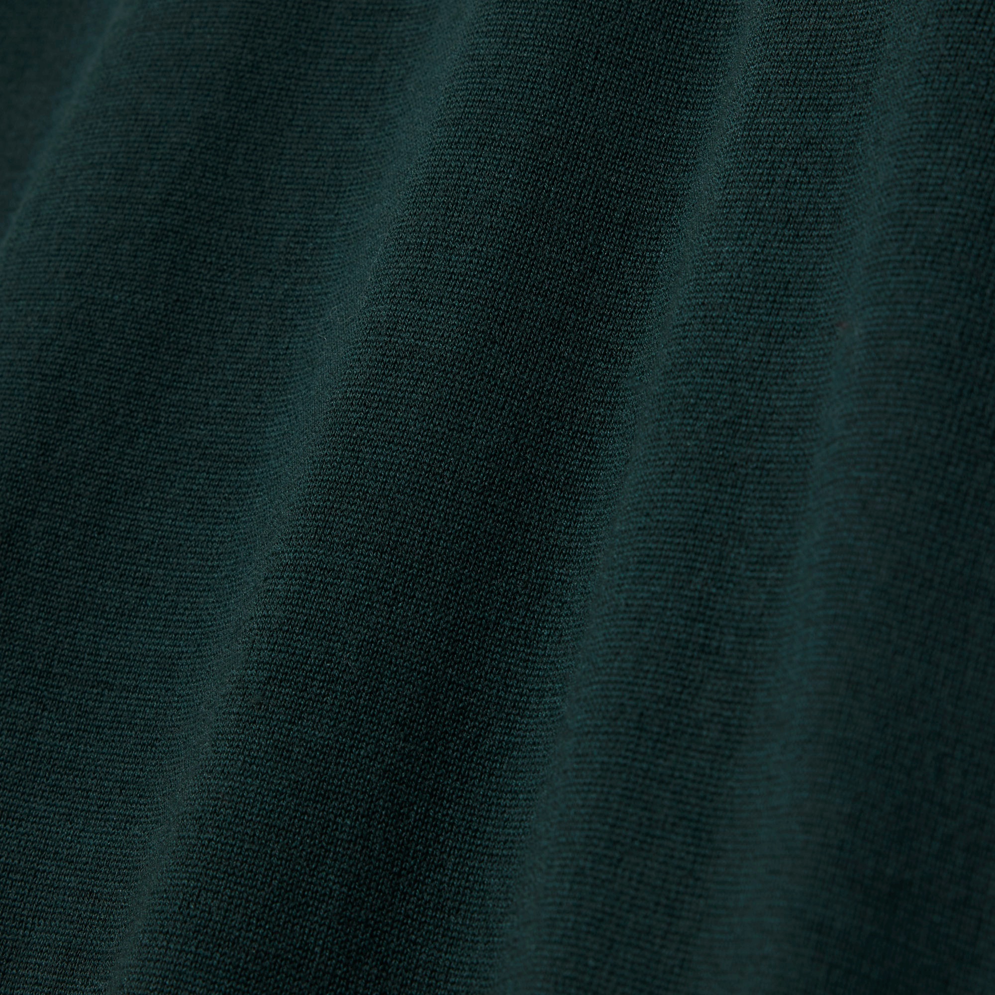 『FW25 Fashion Show』メリノウールポロカラーセーター