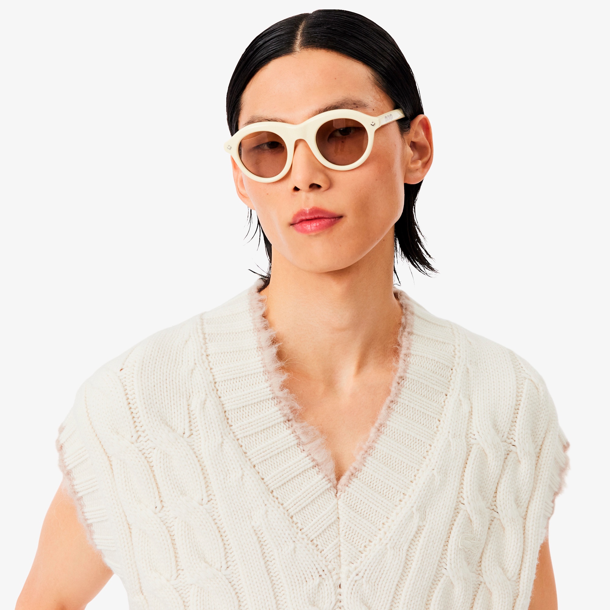 『FW25 Fashion Show』シャギーリブケーブルニットベスト