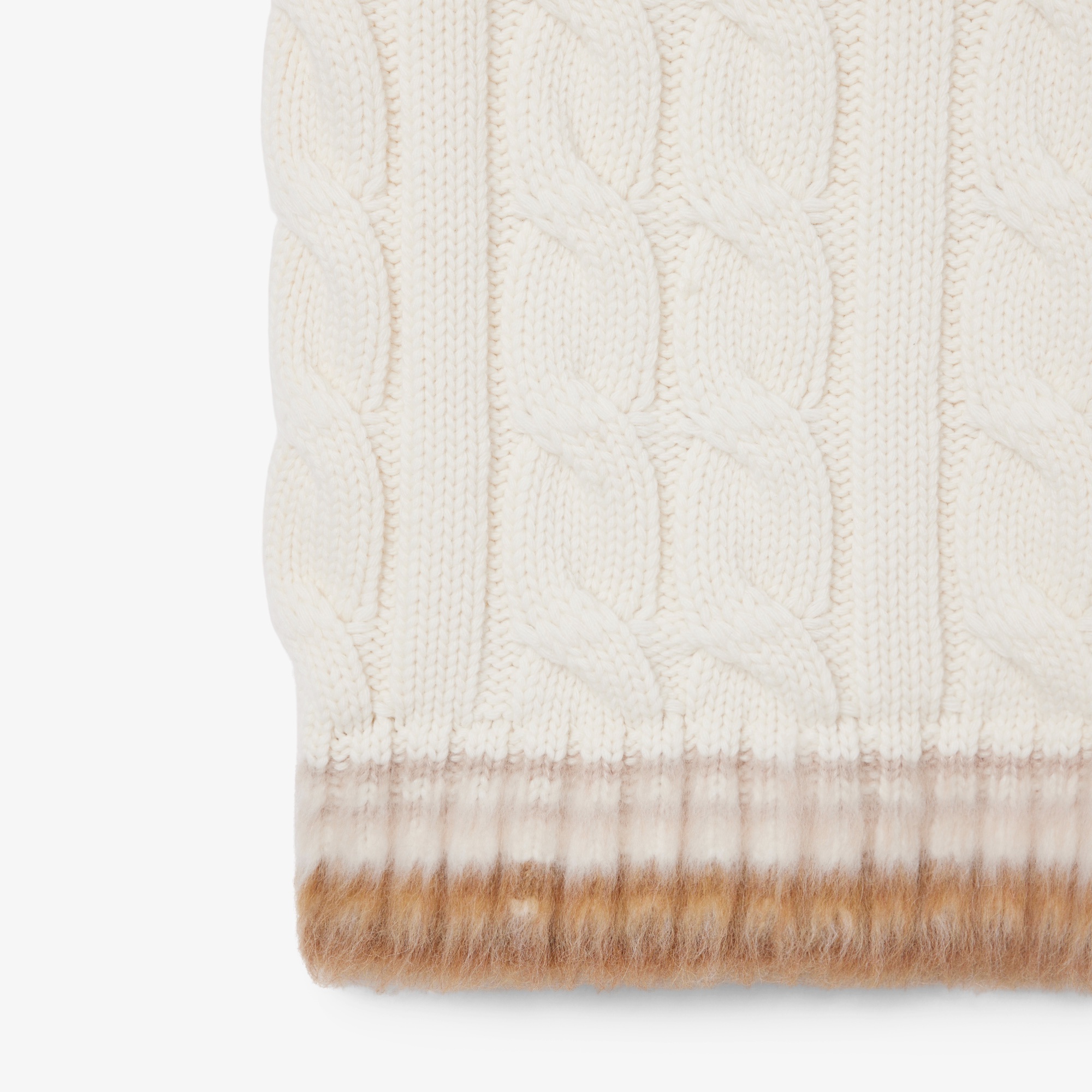 『FW25 Fashion Show』シャギーリブケーブルニットベスト