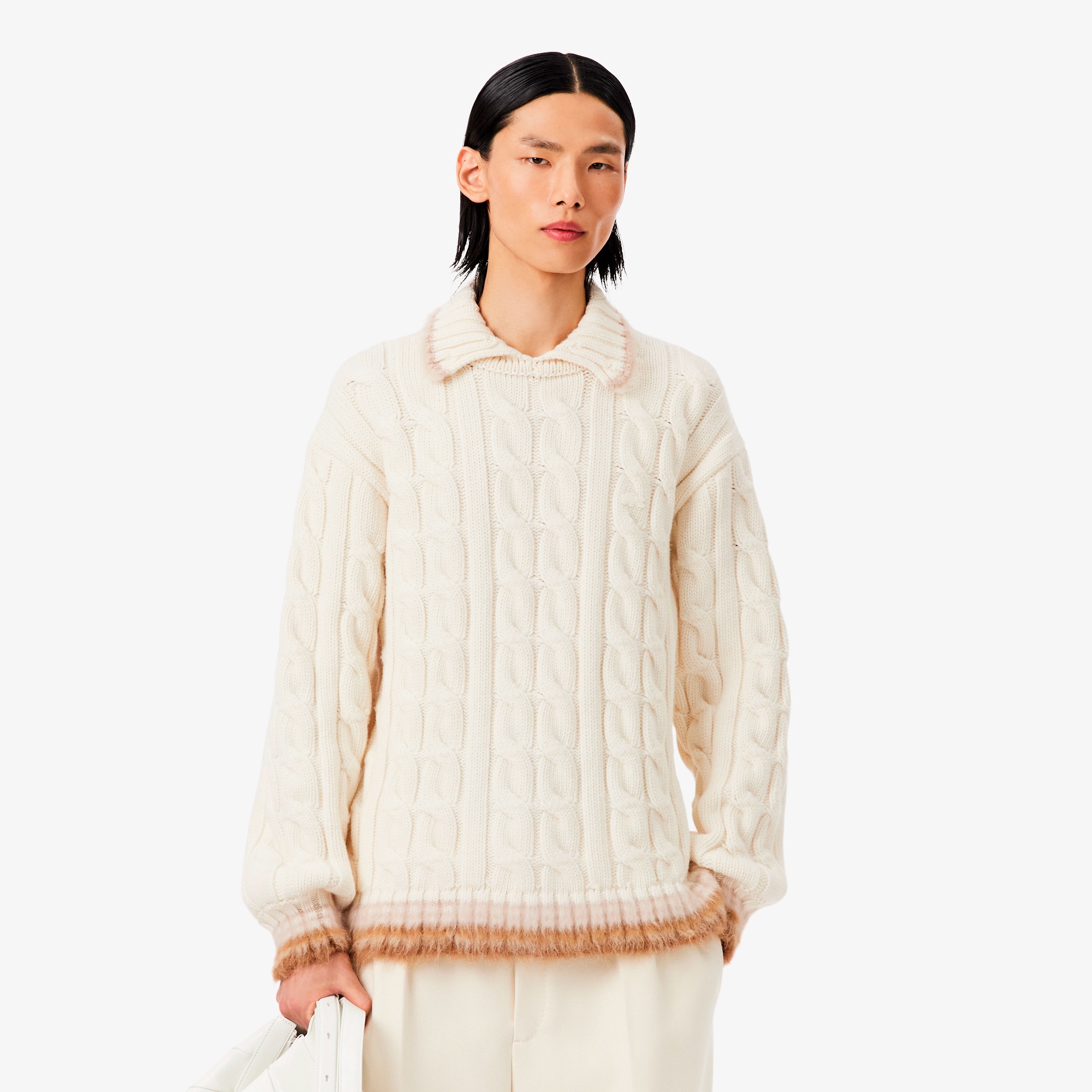 『FW25 Fashion Show』シャギーリブケーブルニットポロカラーセーター