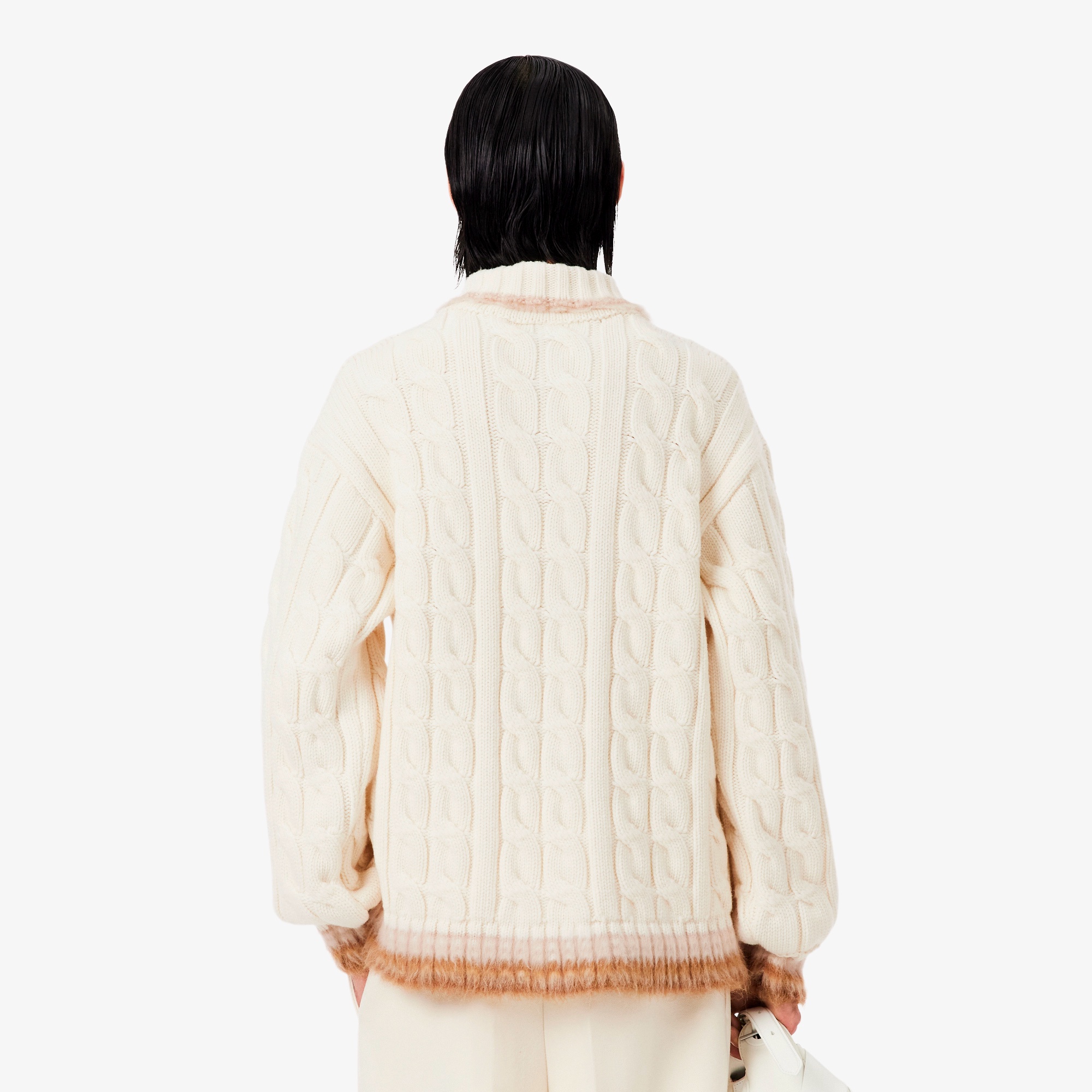 『FW25 Fashion Show』シャギーリブケーブルニットポロカラーセーター