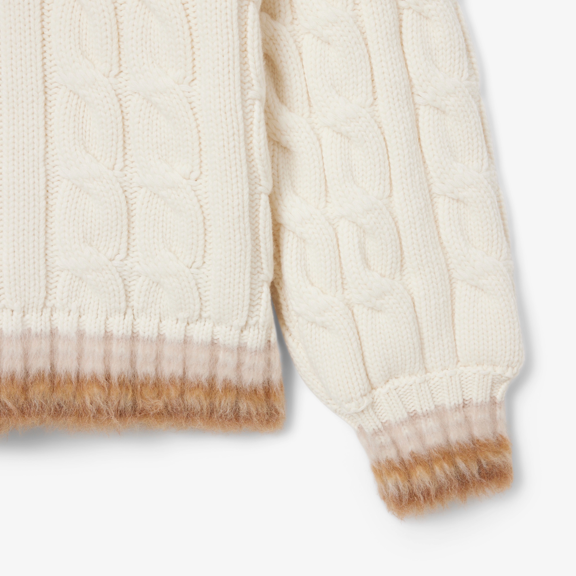 『FW25 Fashion Show』シャギーリブケーブルニットポロカラーセーター