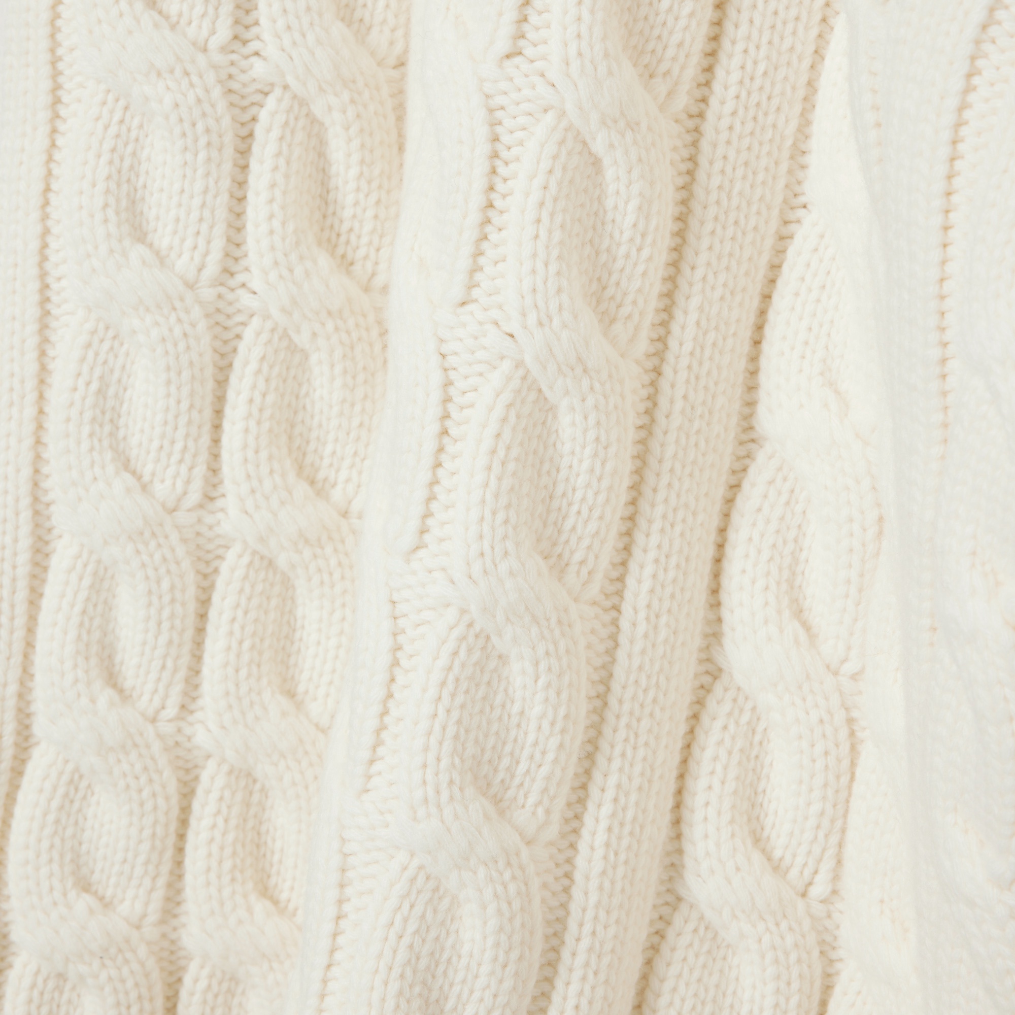 『FW25 Fashion Show』シャギーリブケーブルニットポロカラーセーター