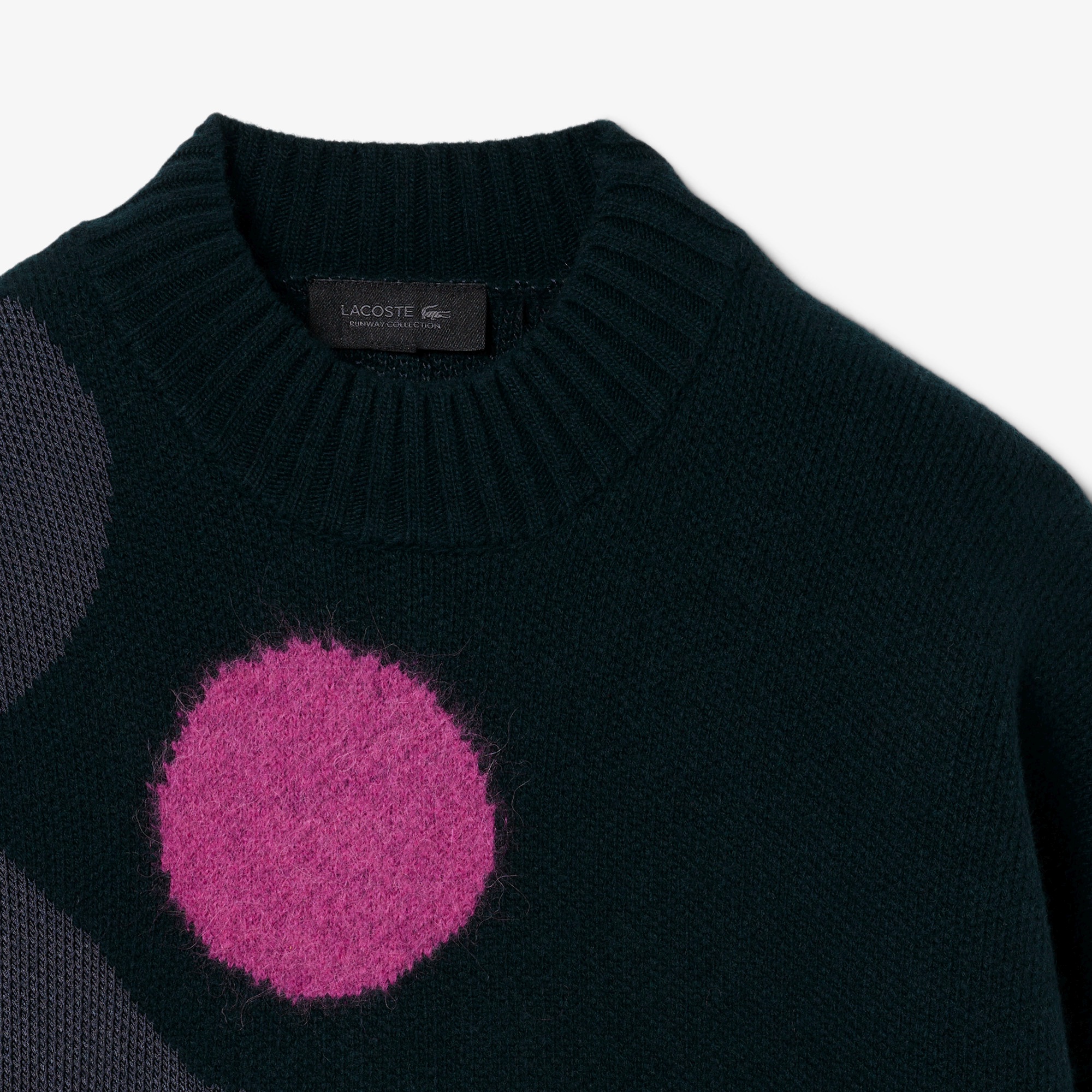 『FW25 Fashion Show』グラフィックジャカードニットセーター