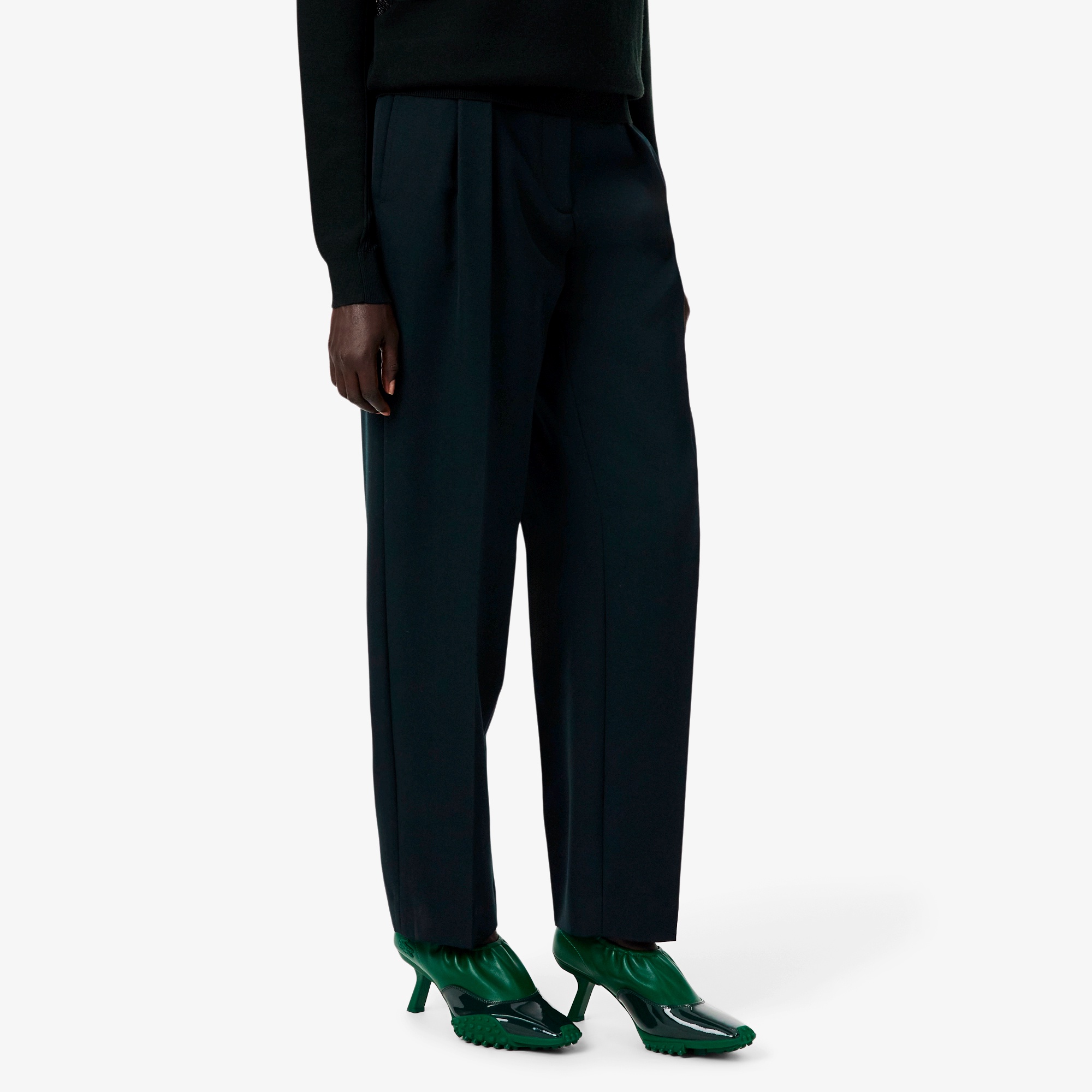 『FW25 Fashion Show』ストレートフィットウールパンツ