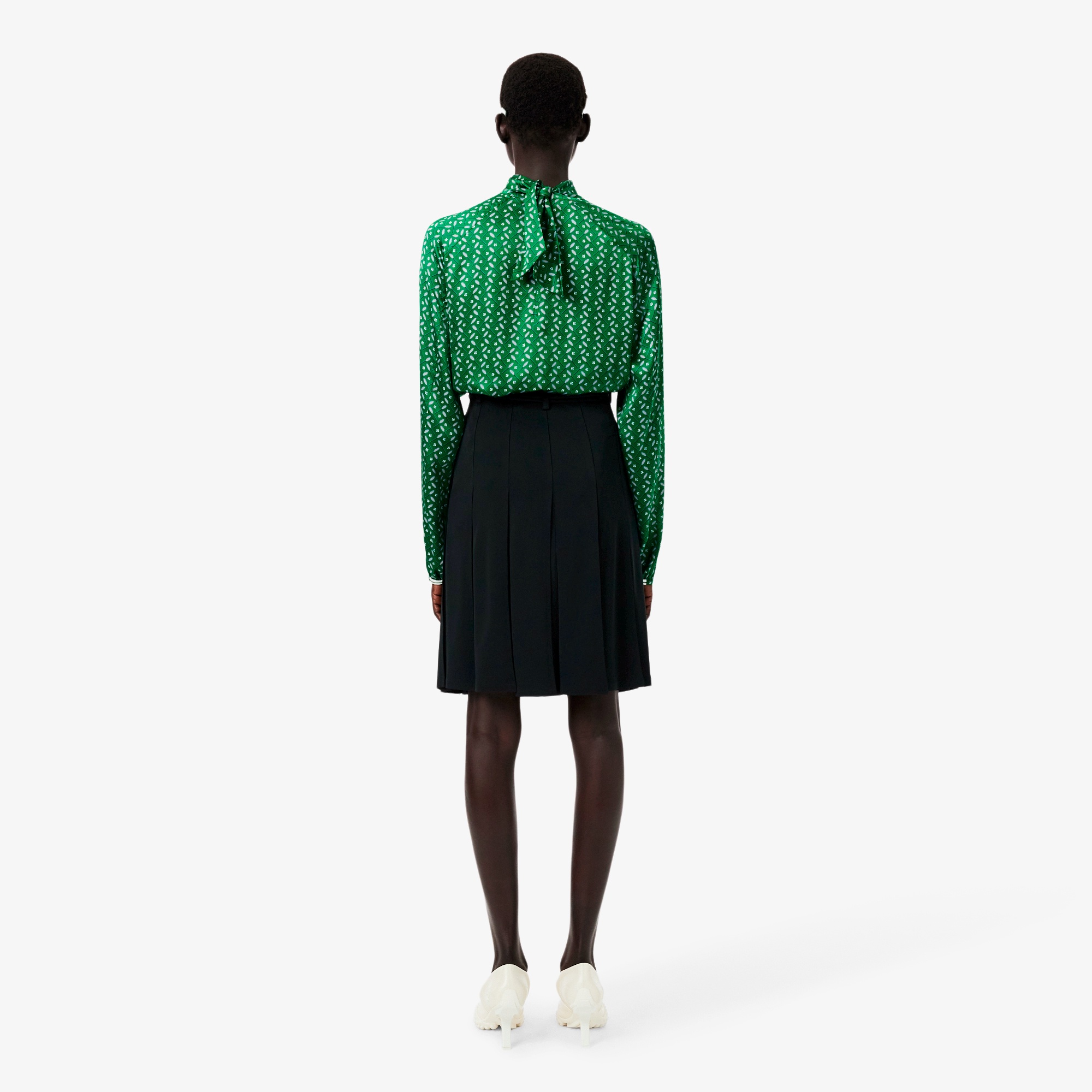 『FW25 Fashion Show』フルイドプリーツスカート