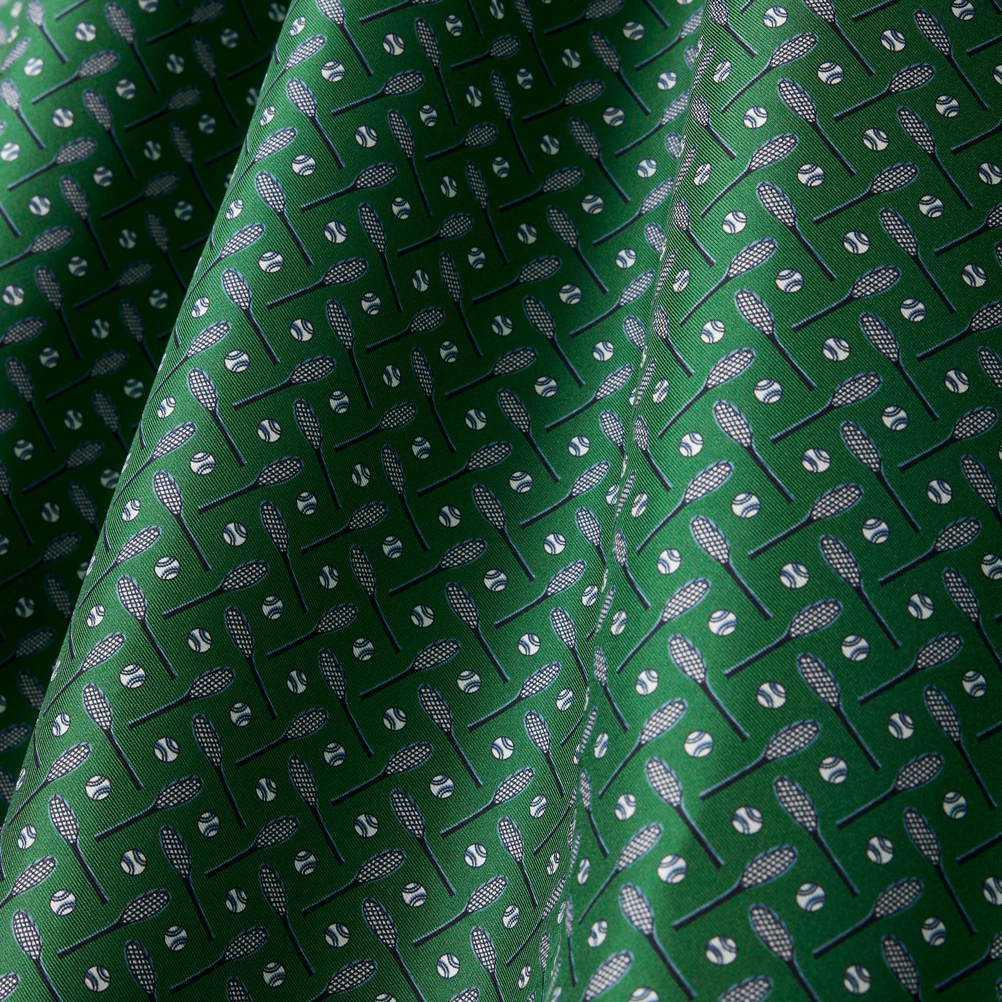 『FW25 Fashion Show』プリントシルクスカーフ