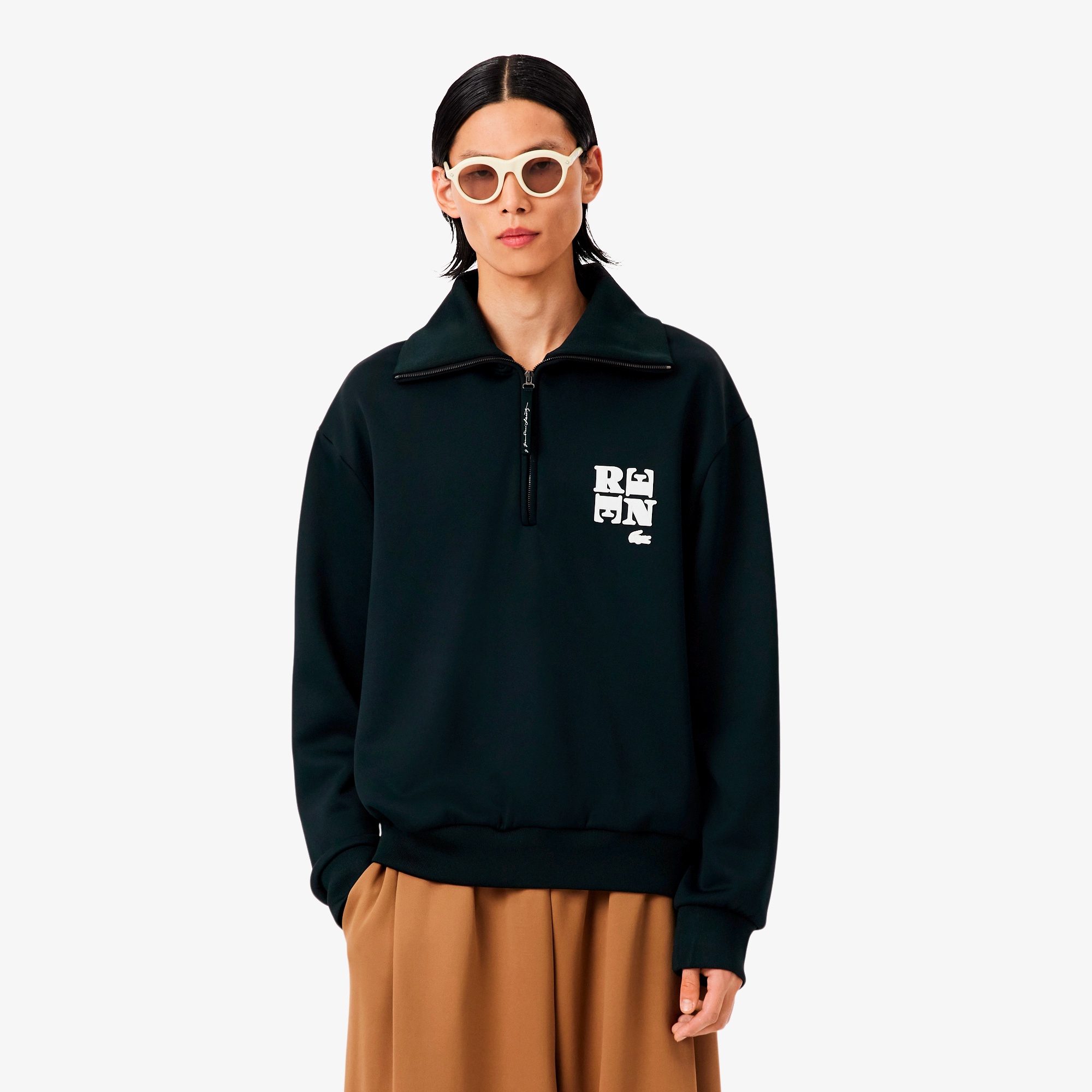 『FW25 Fashion Show』RENEワッペンハイネックハーフジップスウェット