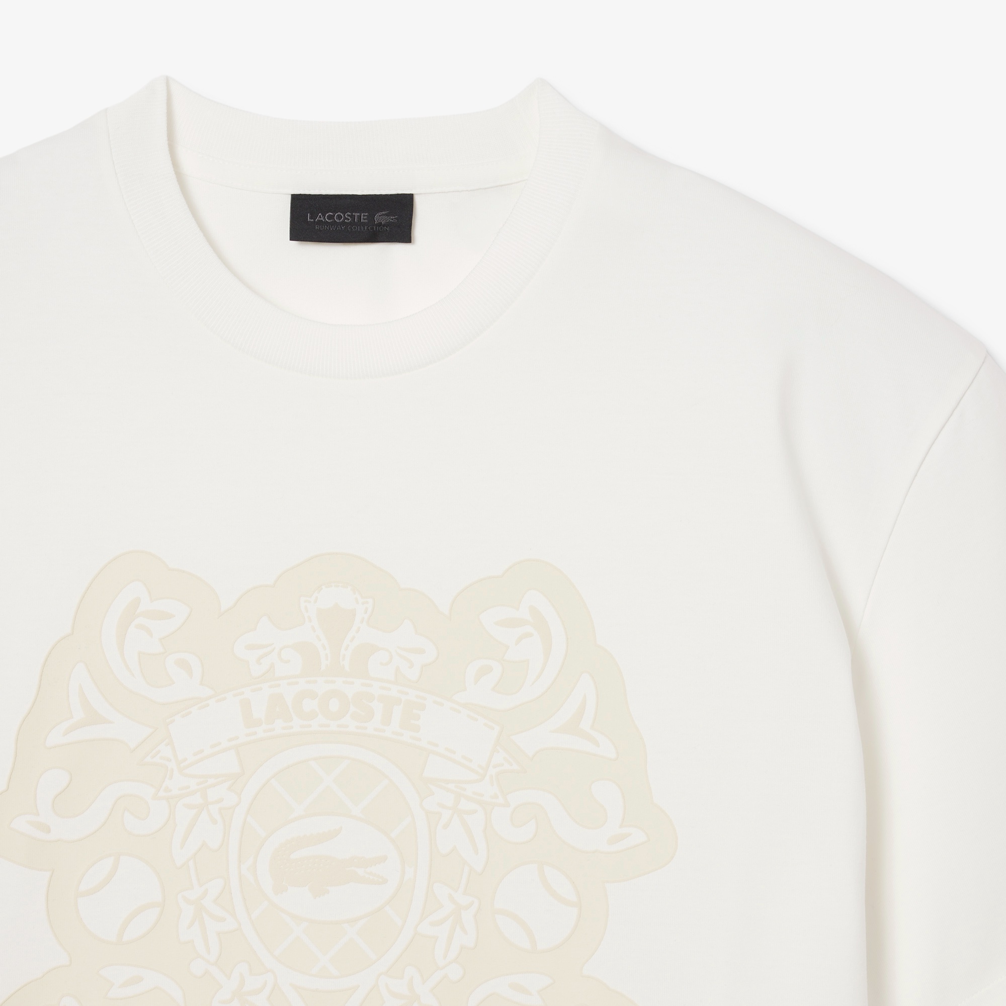 『FW25 Fashion Show』ヘリテージシールドグラフィックTシャツ