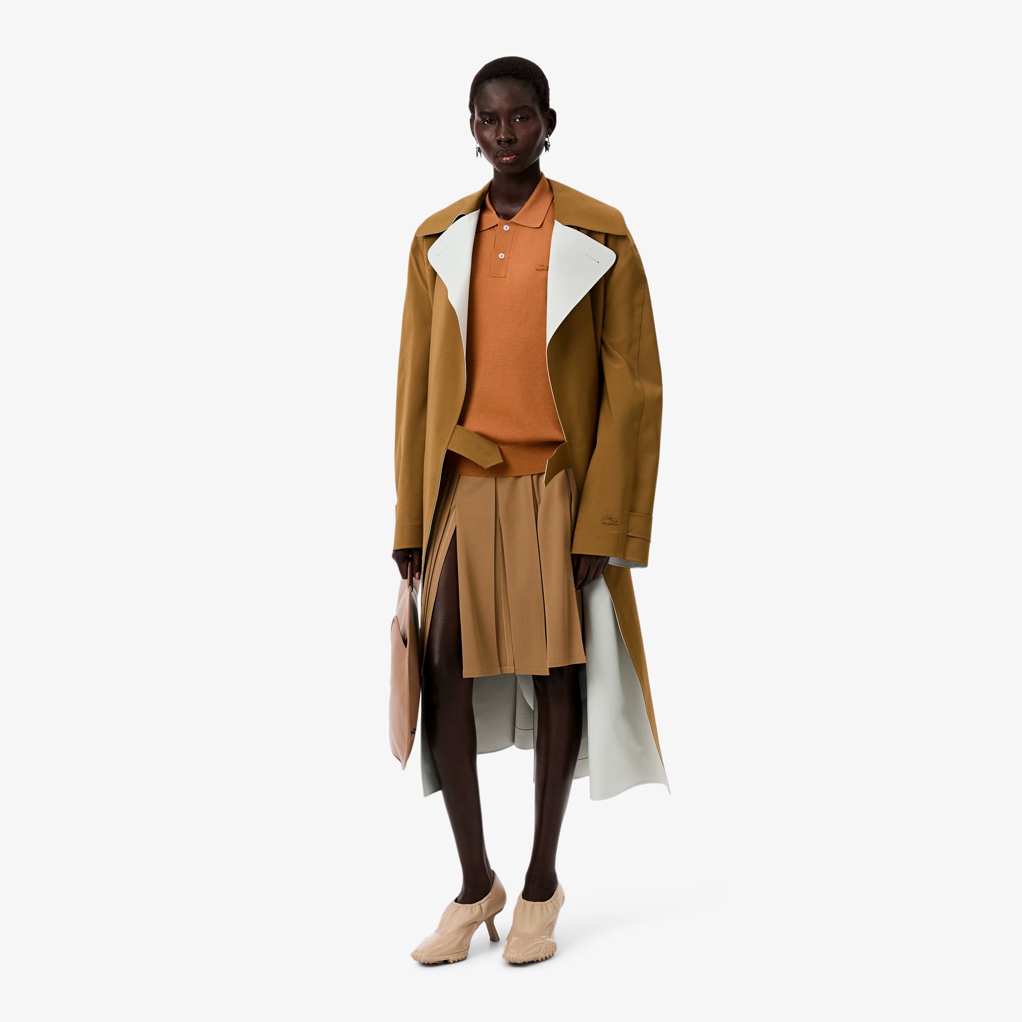 『FW25 Fashion Show』ウールブレンドポロカラーニットセーター