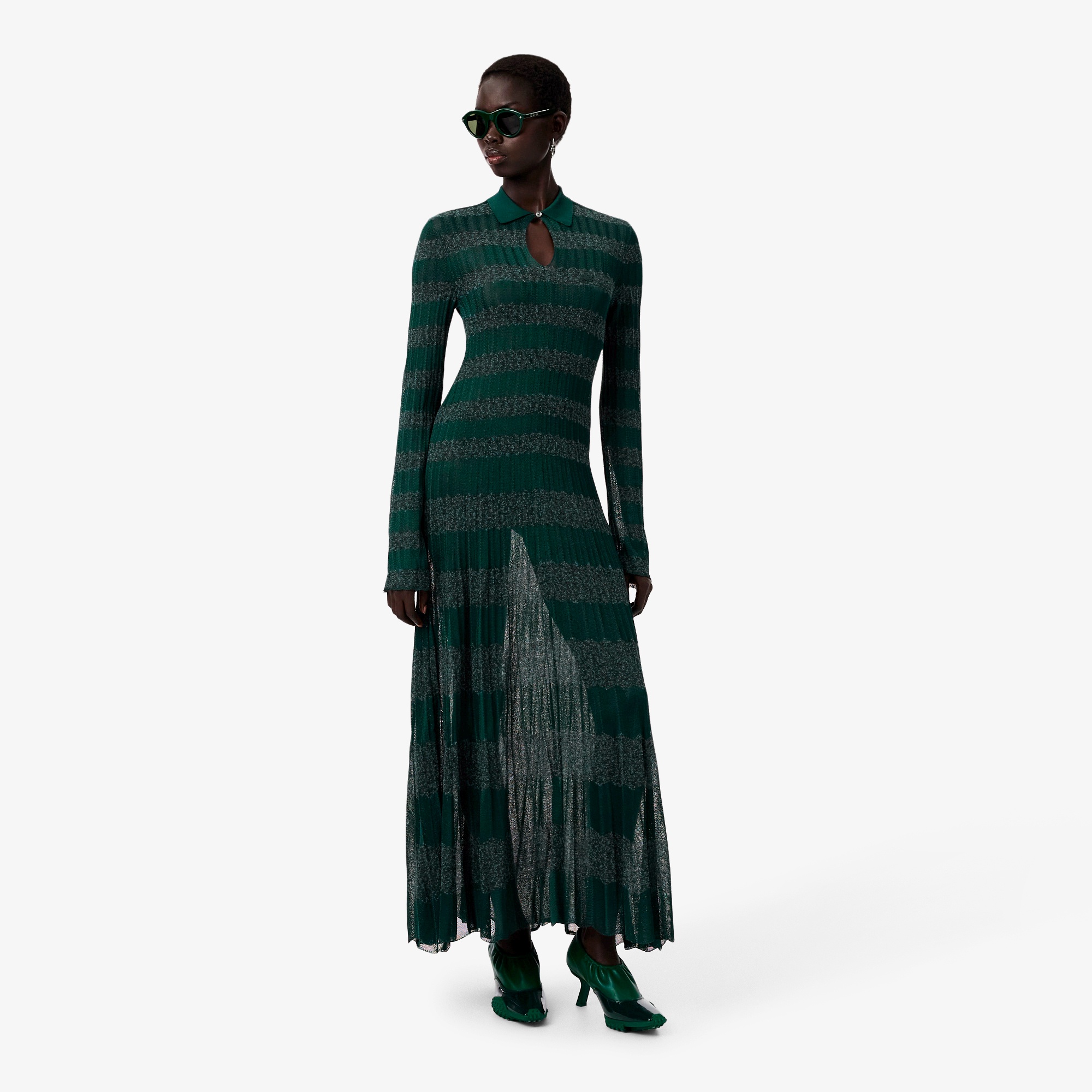 『FW25 Fashion Show』ポロカラーポイントレールニットマキシドレス