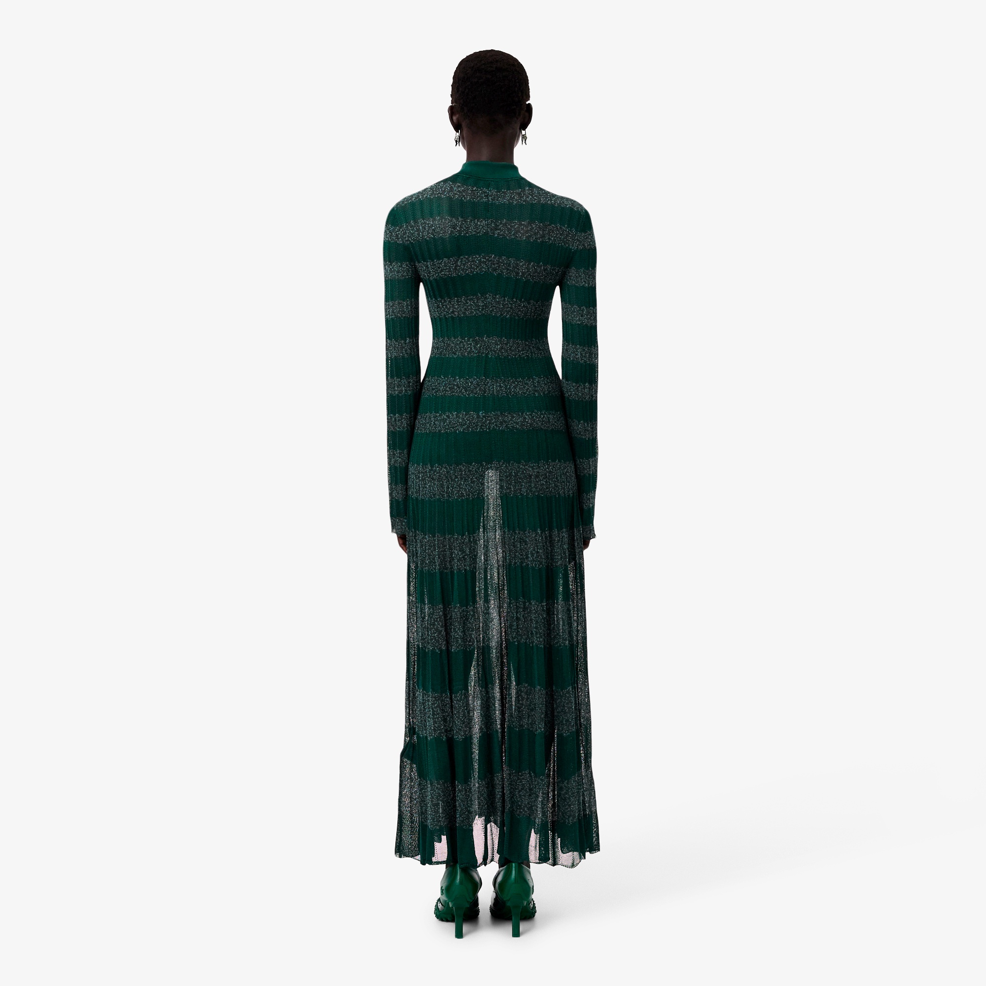 『FW25 Fashion Show』ポロカラーポイントレールニットマキシドレス