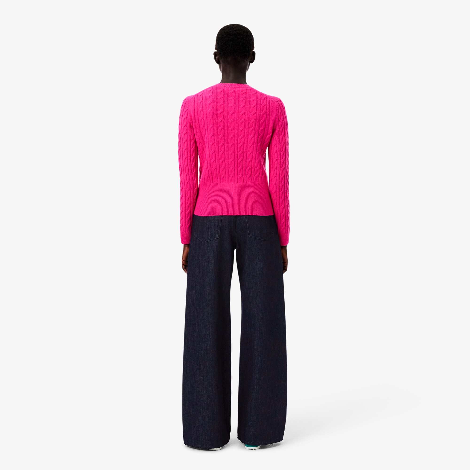 『FW25 Fashion Show』ワイドレッグストレートデニムパンツ