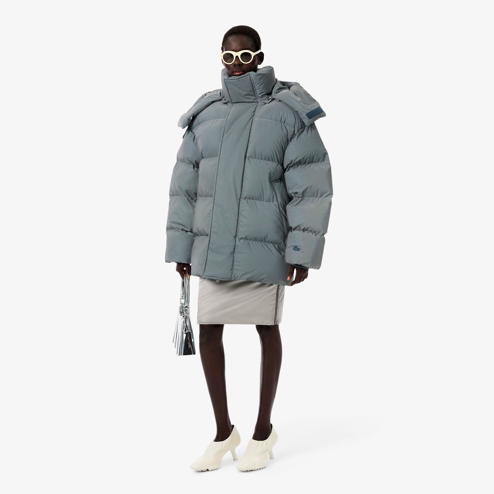 『FW25 Fashion Show』パデッドペンシルメタリックスカート