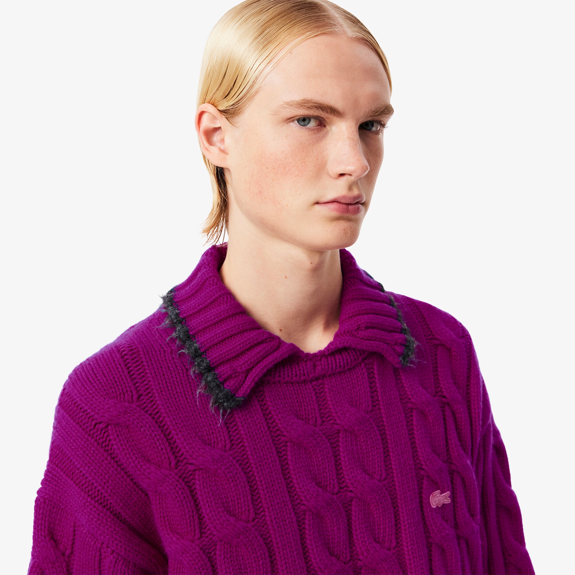『FW25 Fashion Show』シャギーリブケーブルニットポロカラーセーター
