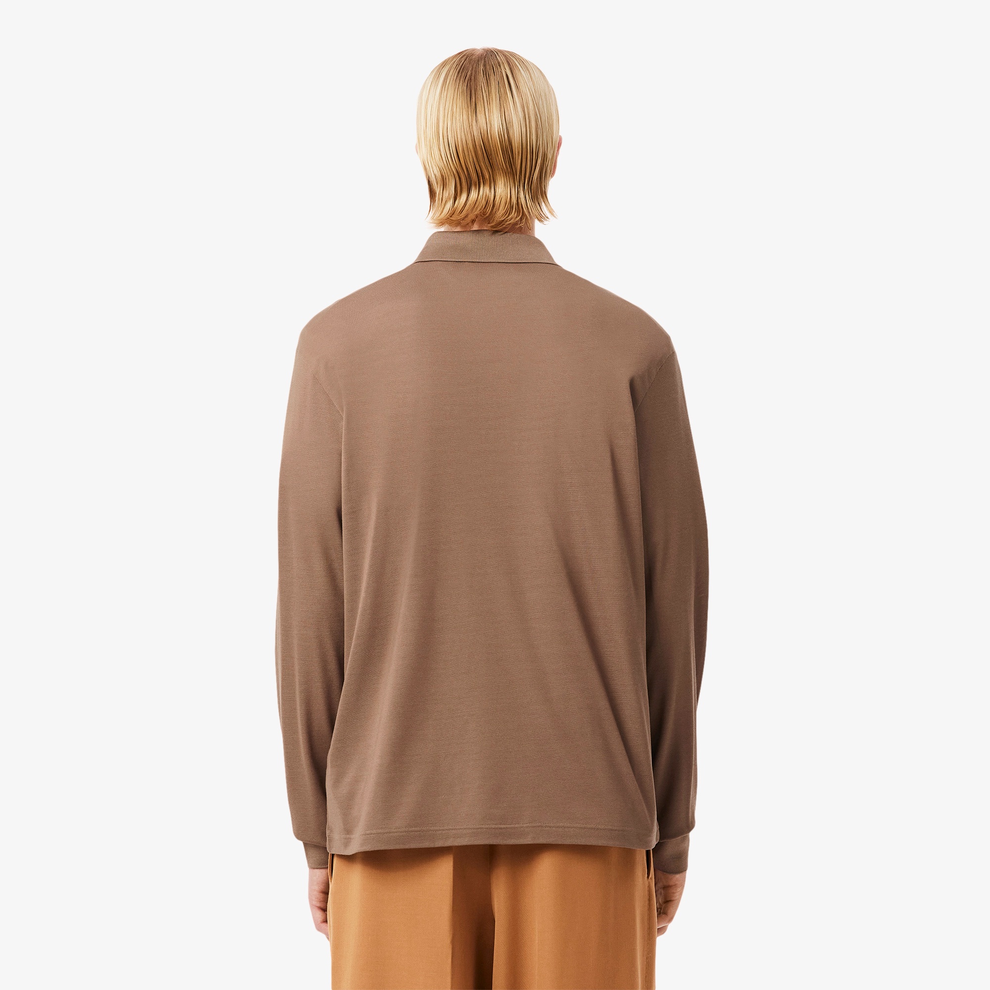 『FW25 Fashion Show』ルーズフィットシルクポロシャツ