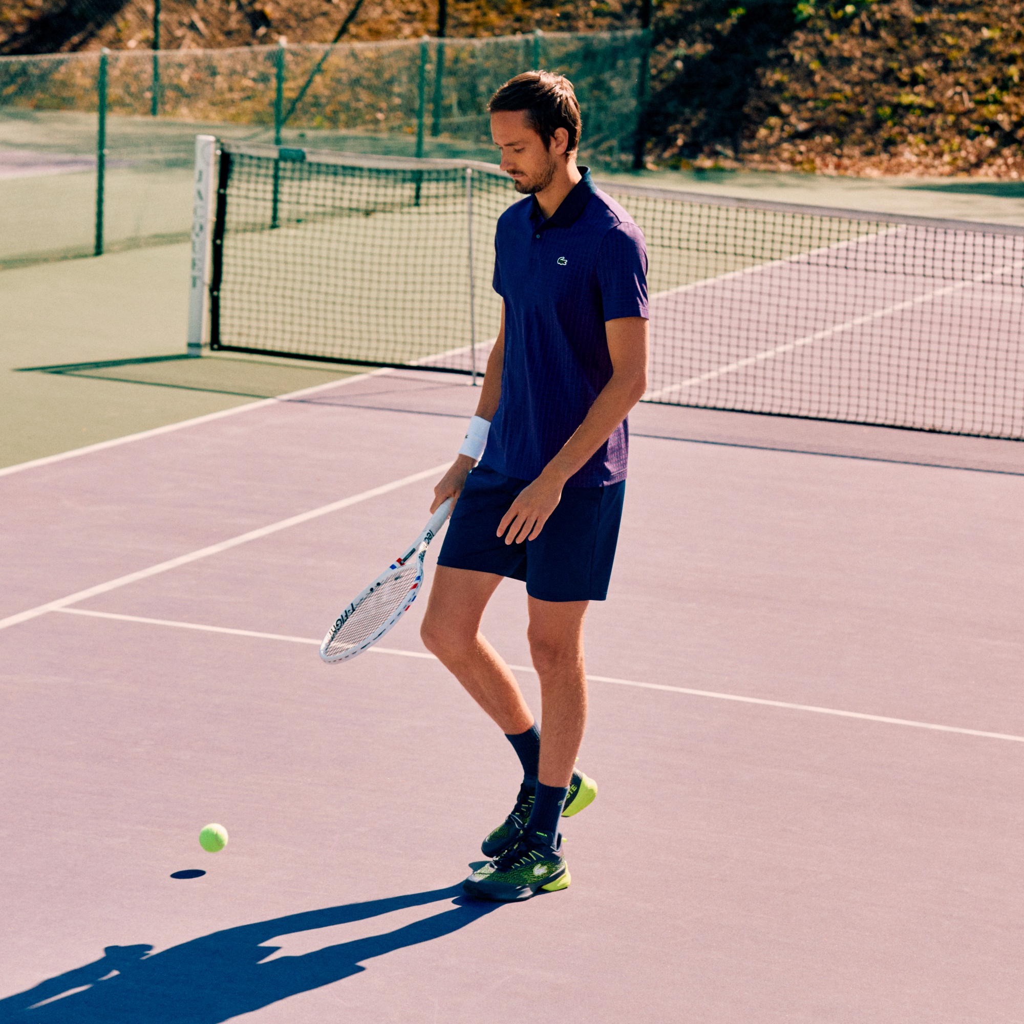 『ダニール・メドベージェフ』オールオーバーラケットプリントドライポロシャツ