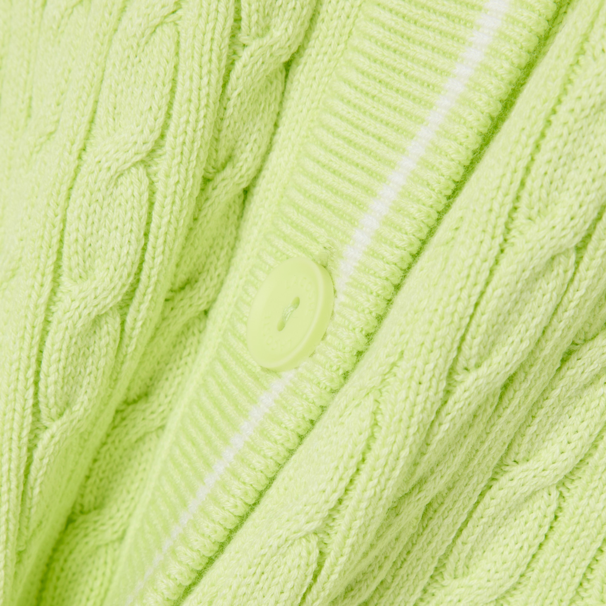 ケーブルニットカーディガン