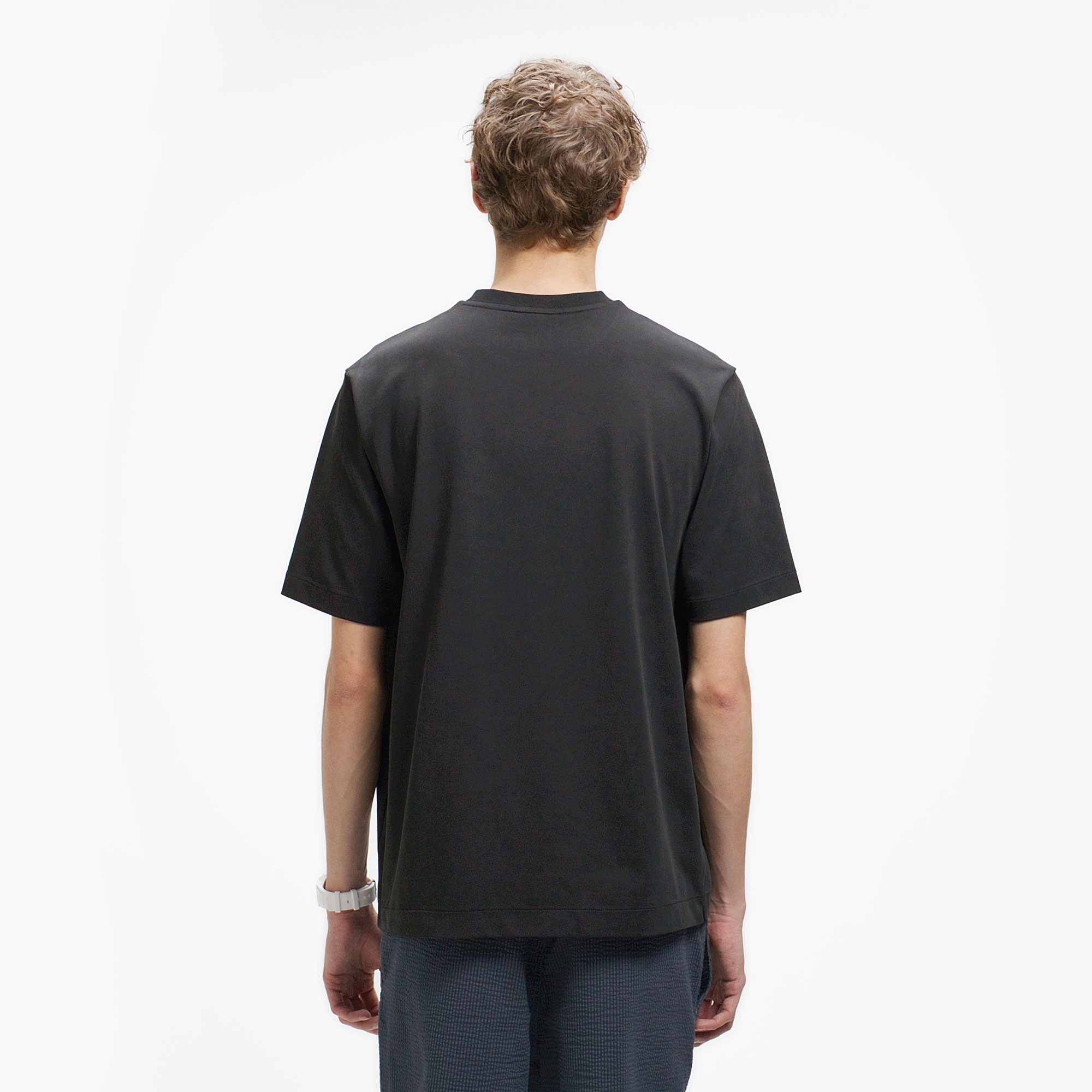 ワンポイントロゴクルーネックTシャツ