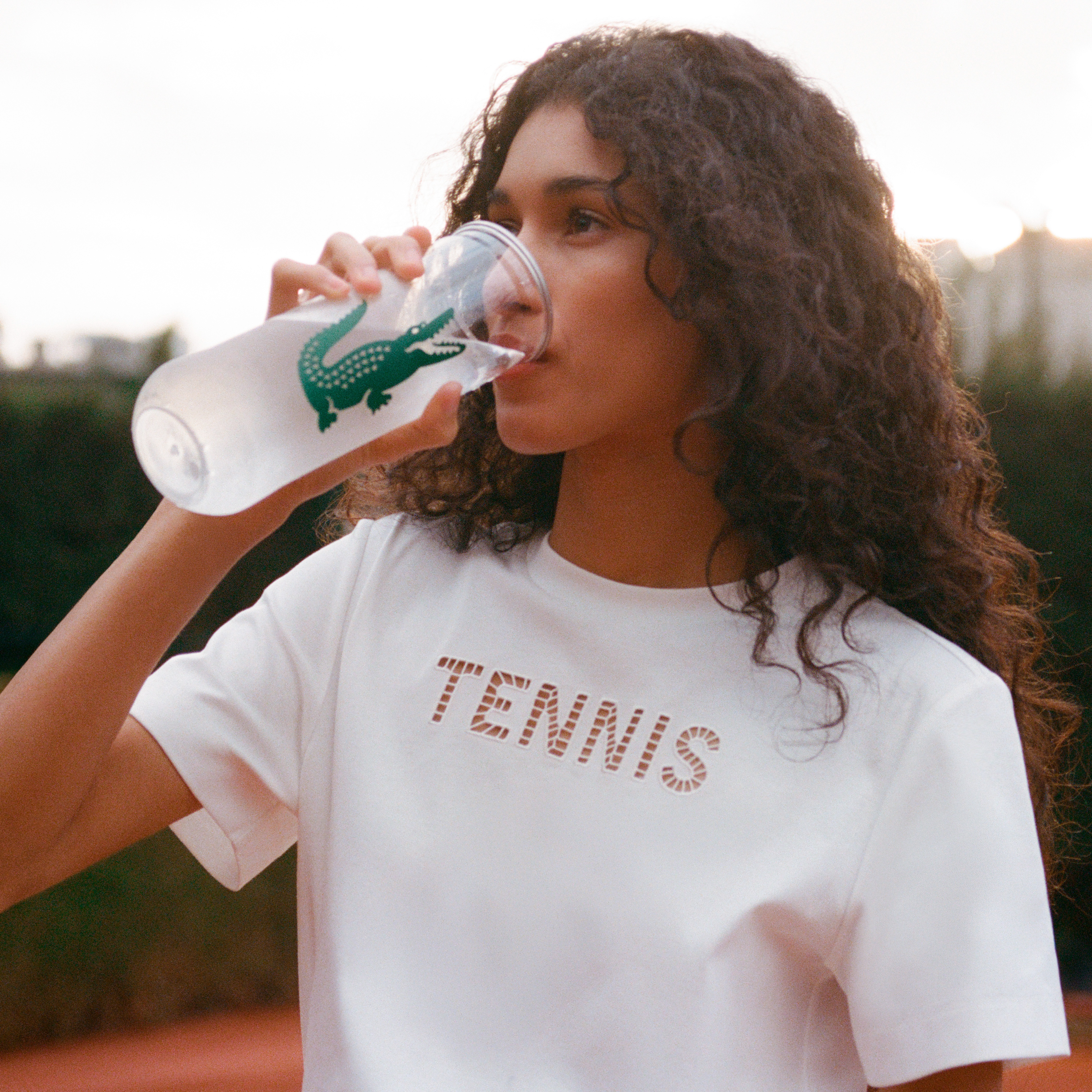 カットワークテニス刺しゅうTシャツ