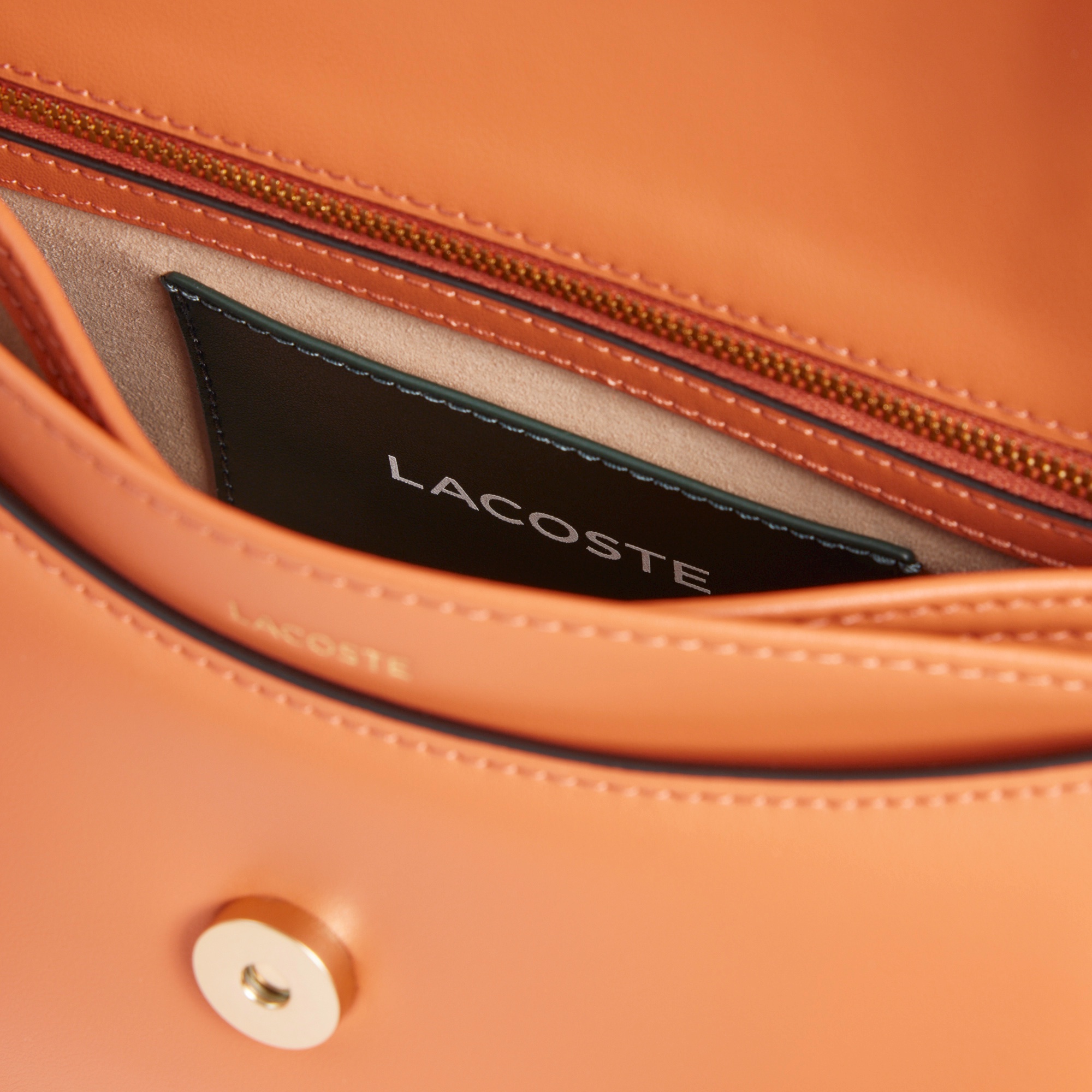 テニスブリス レザーミディアムショルダーバッグ