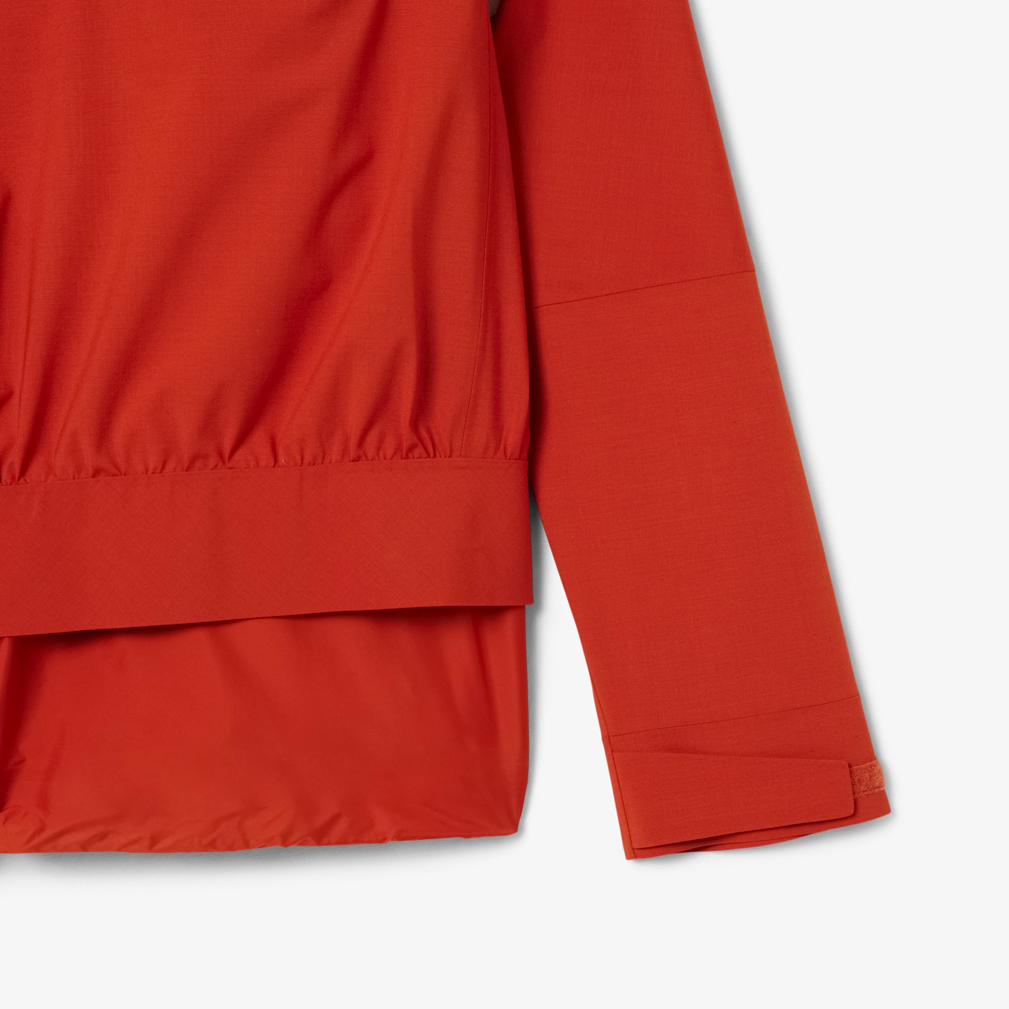 『SS26 Fashion Show』 テクニカルタフタプルオーバージャケット