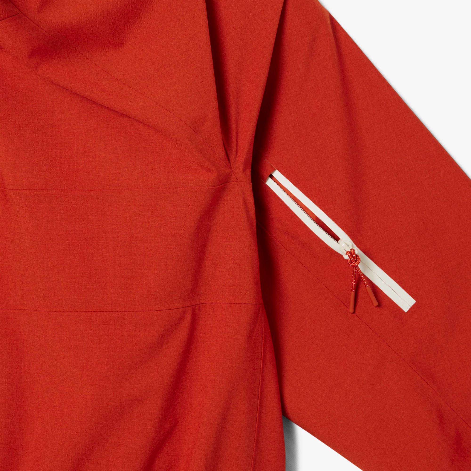 『SS26 Fashion Show』 テクニカルタフタプルオーバージャケット