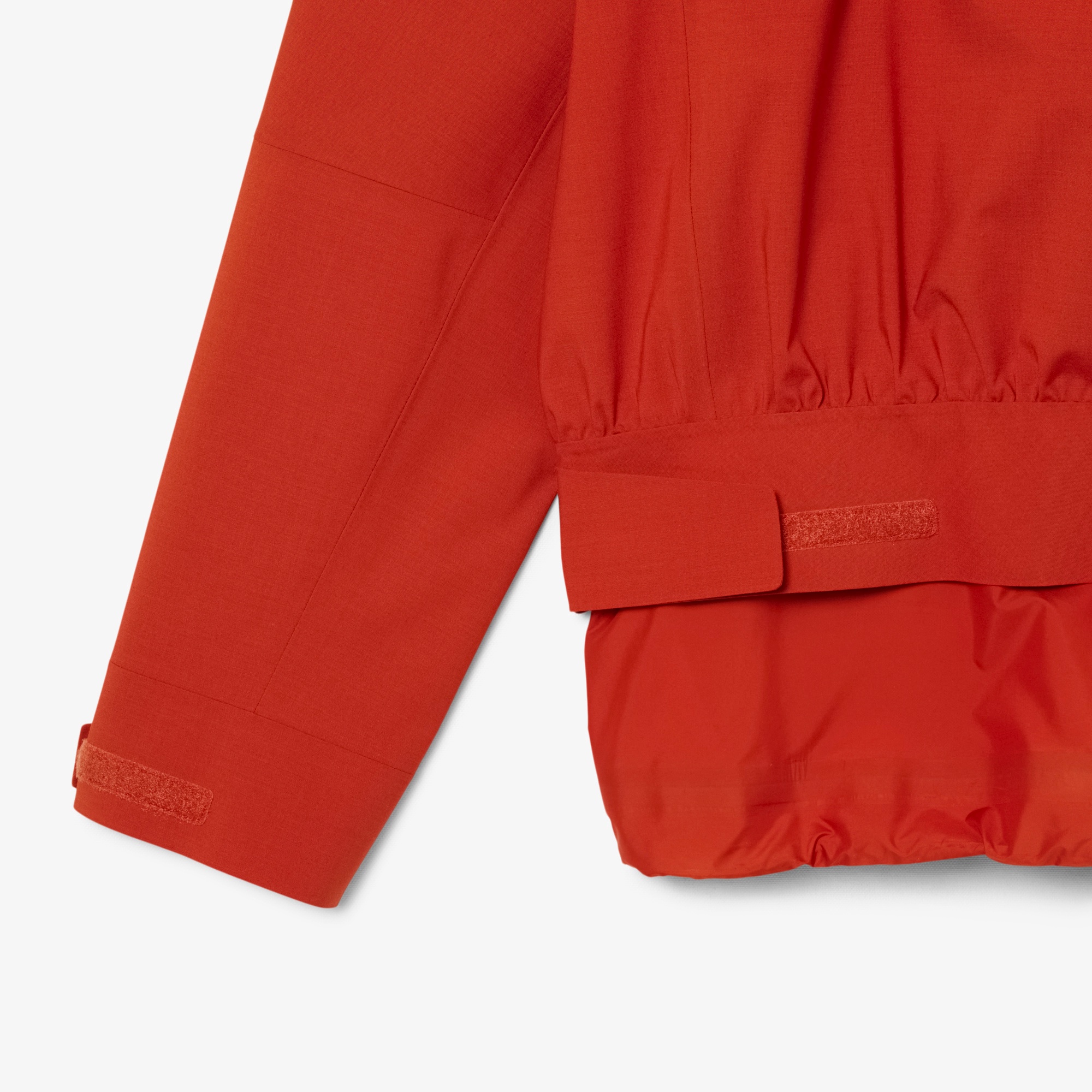 『SS26 Fashion Show』 テクニカルタフタプルオーバージャケット