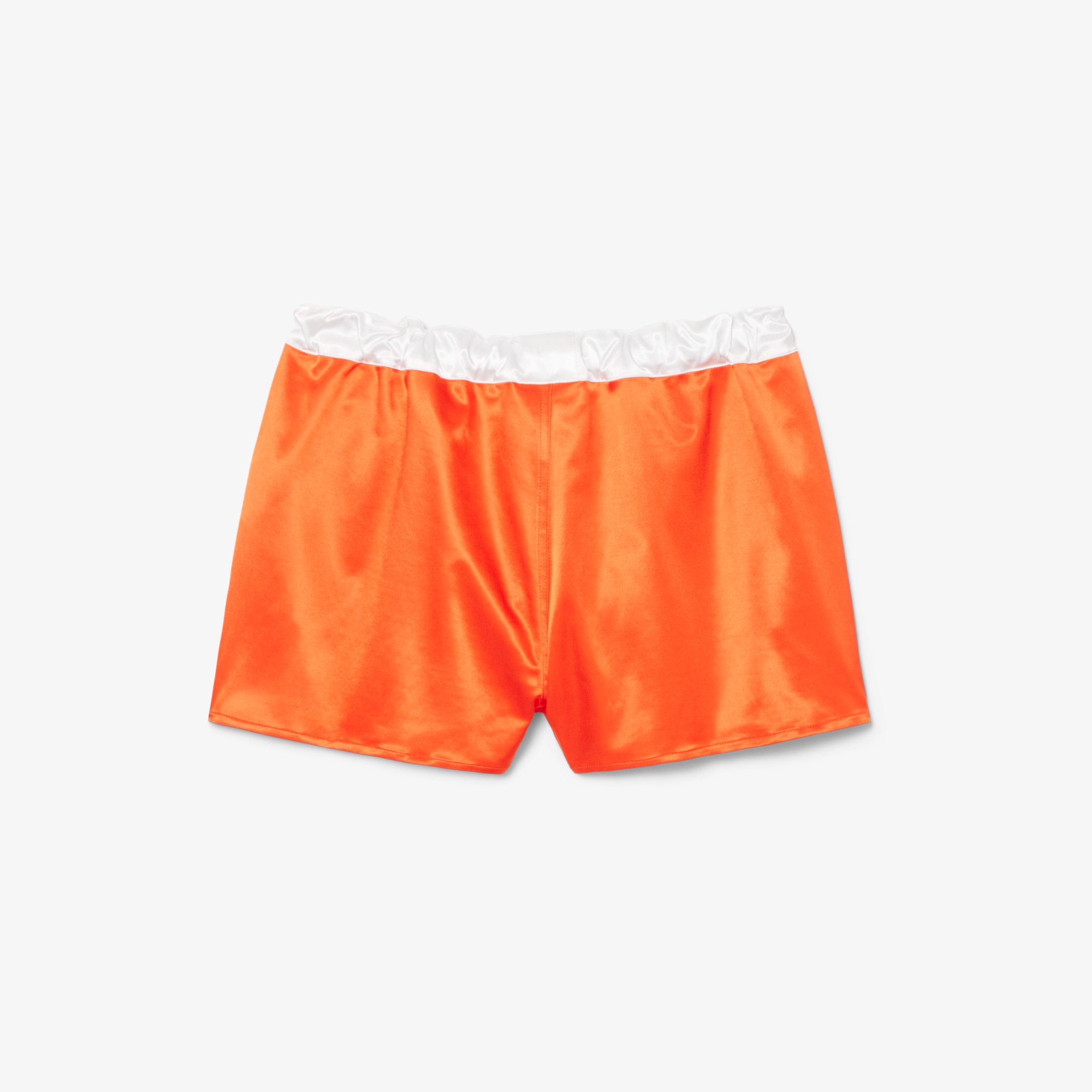 『SS26 Fashion Show』 グロッシーショートパンツ