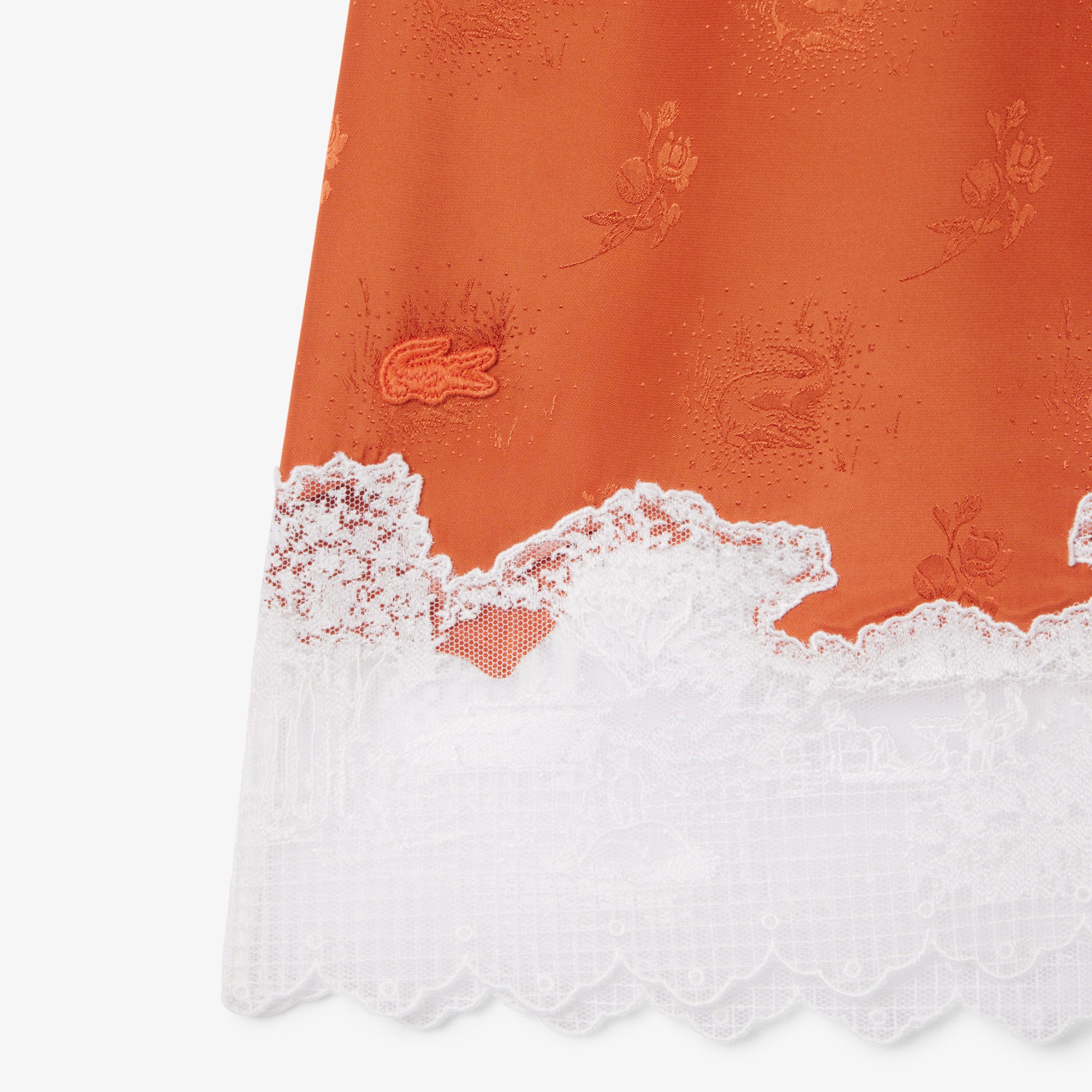 『SS26 Fashion Show』 ランドスケープ刺しゅうチュールスカート