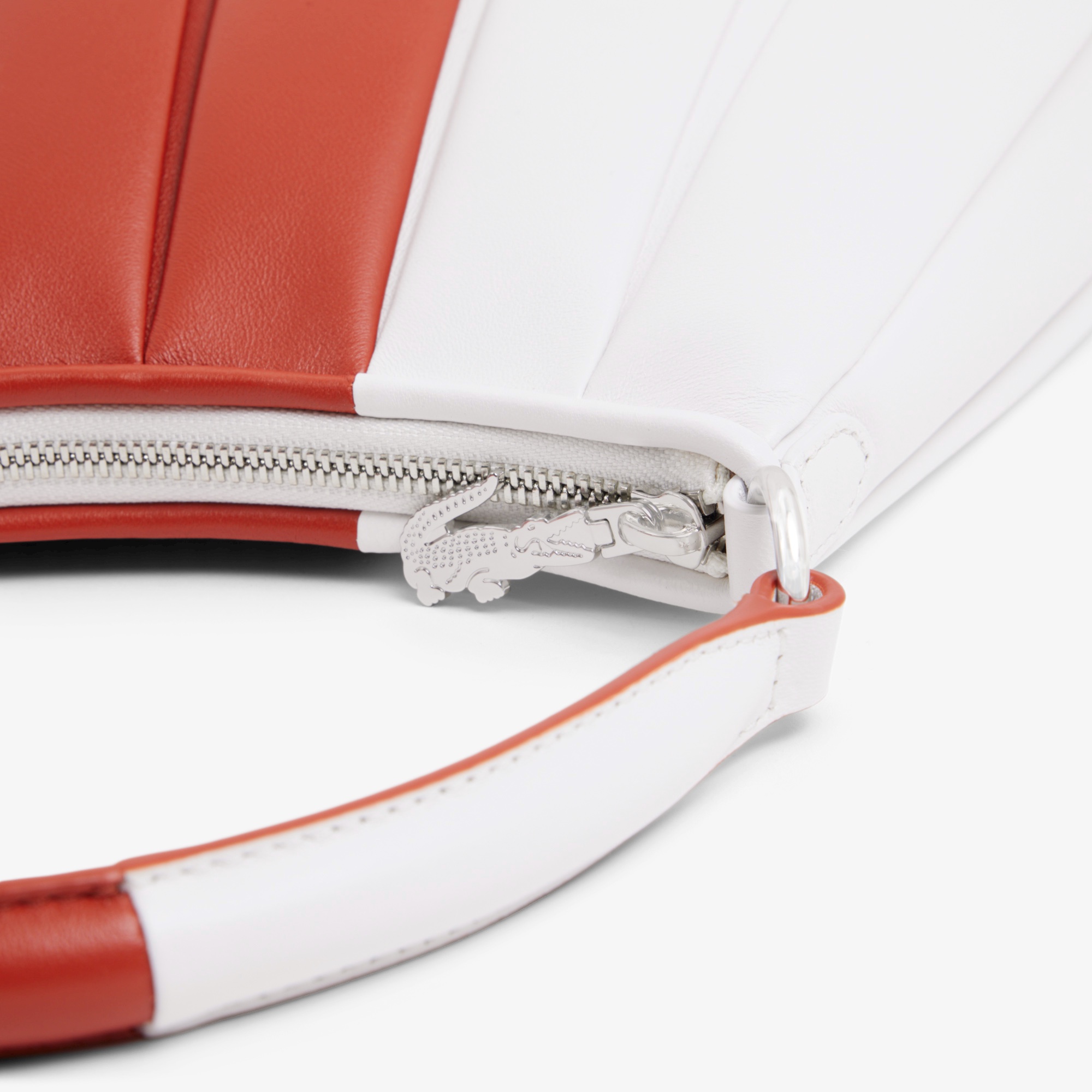 『SS26 Fashion Show』ランラン 2トーンスモールレザーバッグ