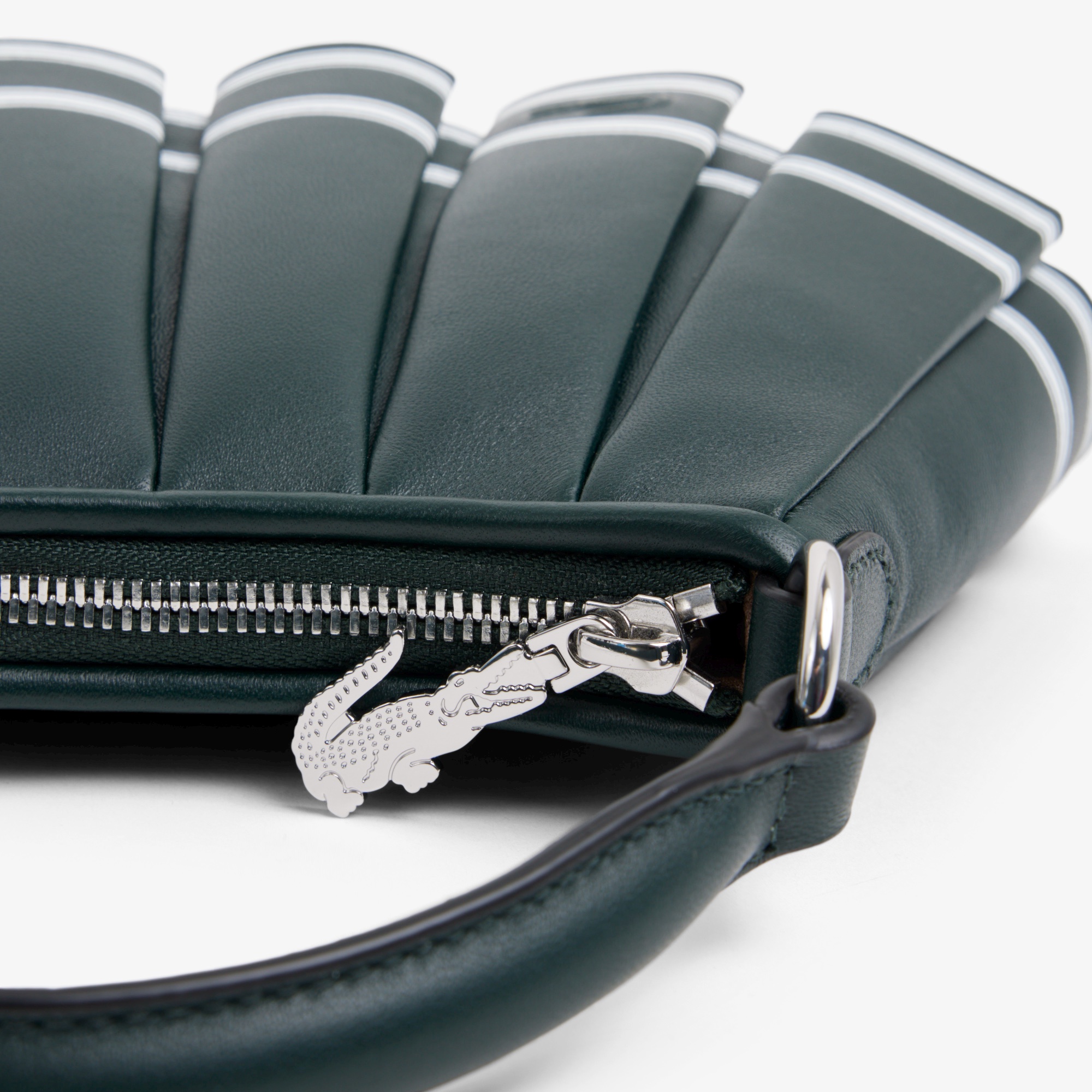 『SS26 Fashion Show』 ミニランラン ラインプリントレザーバッグ