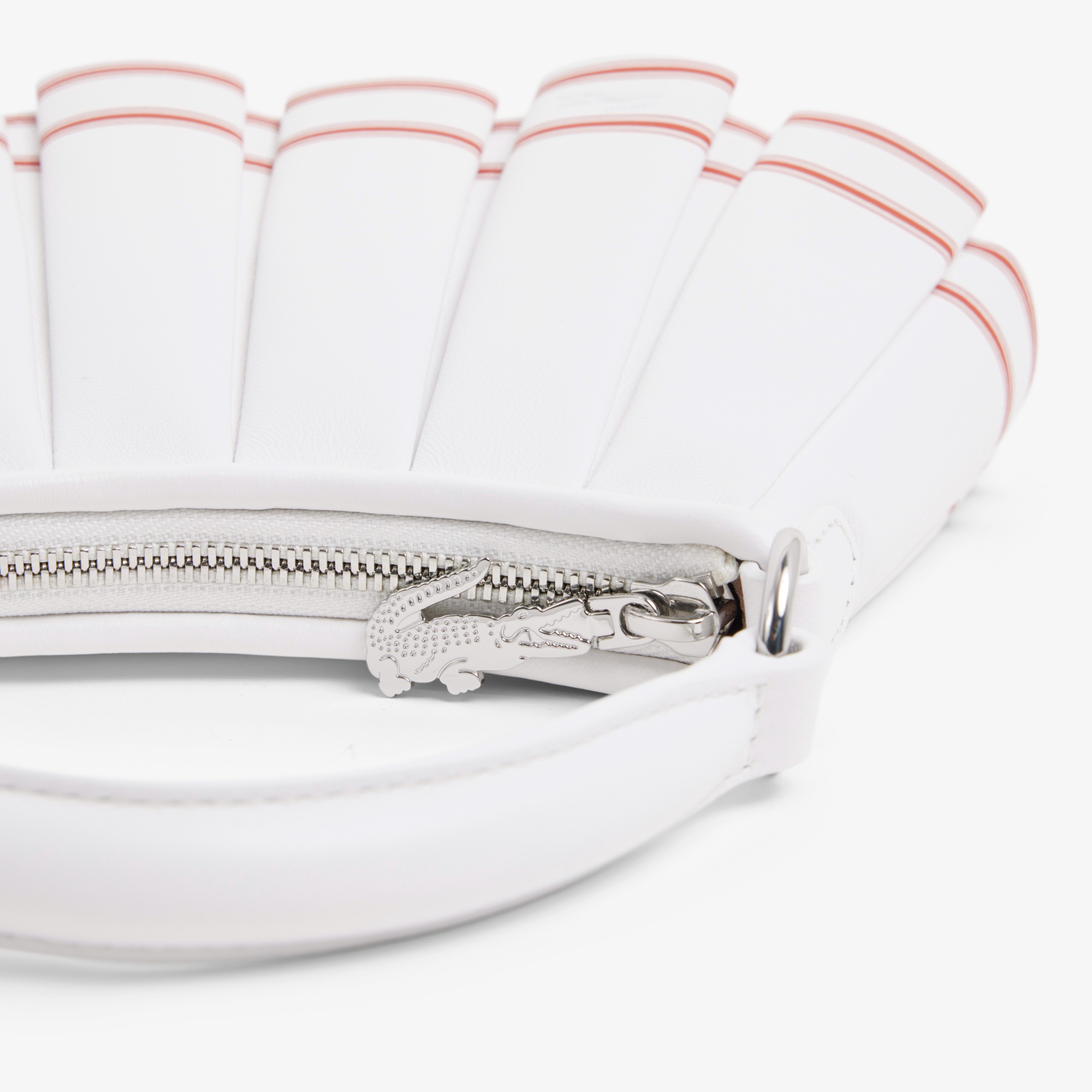 『SS26 Fashion Show』 ミニランラン ラインプリントレザーバッグ