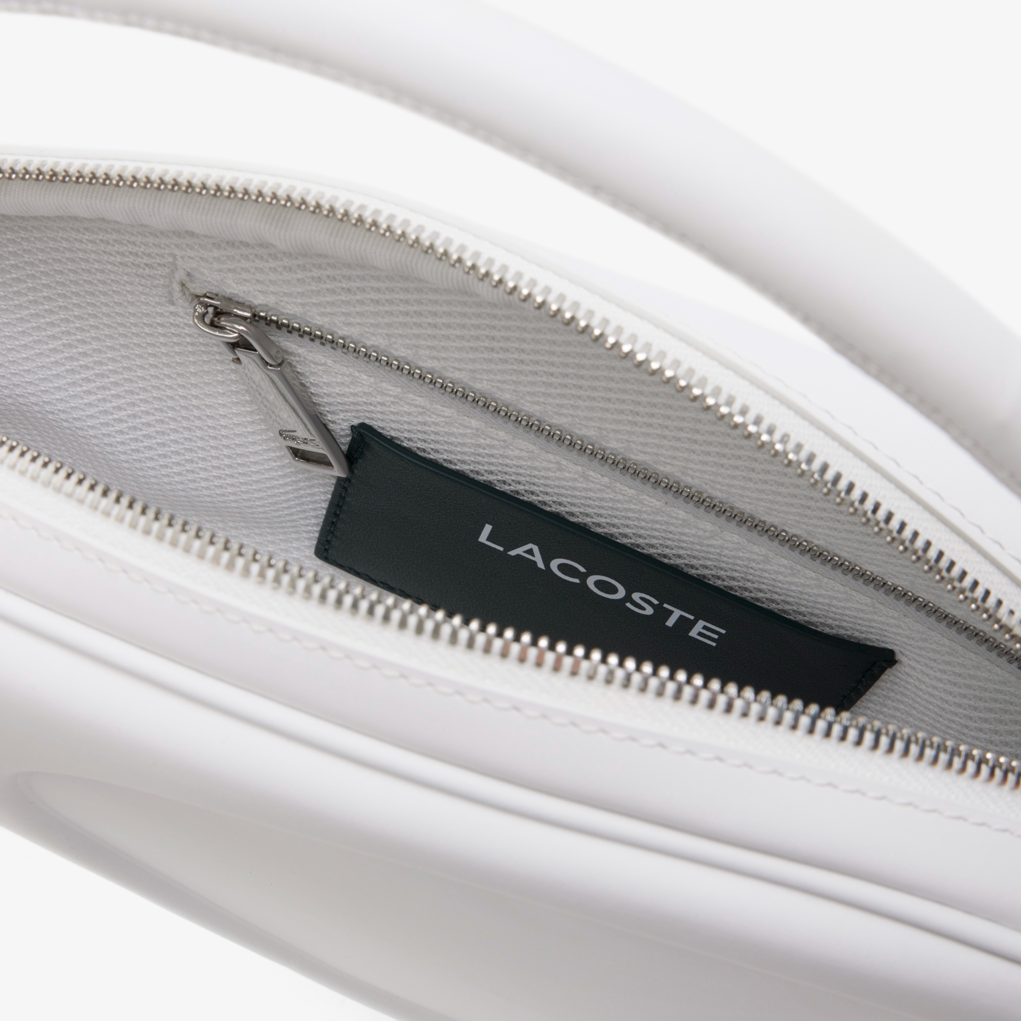 『SS26 Fashion Show』 レザーラケットバッグ