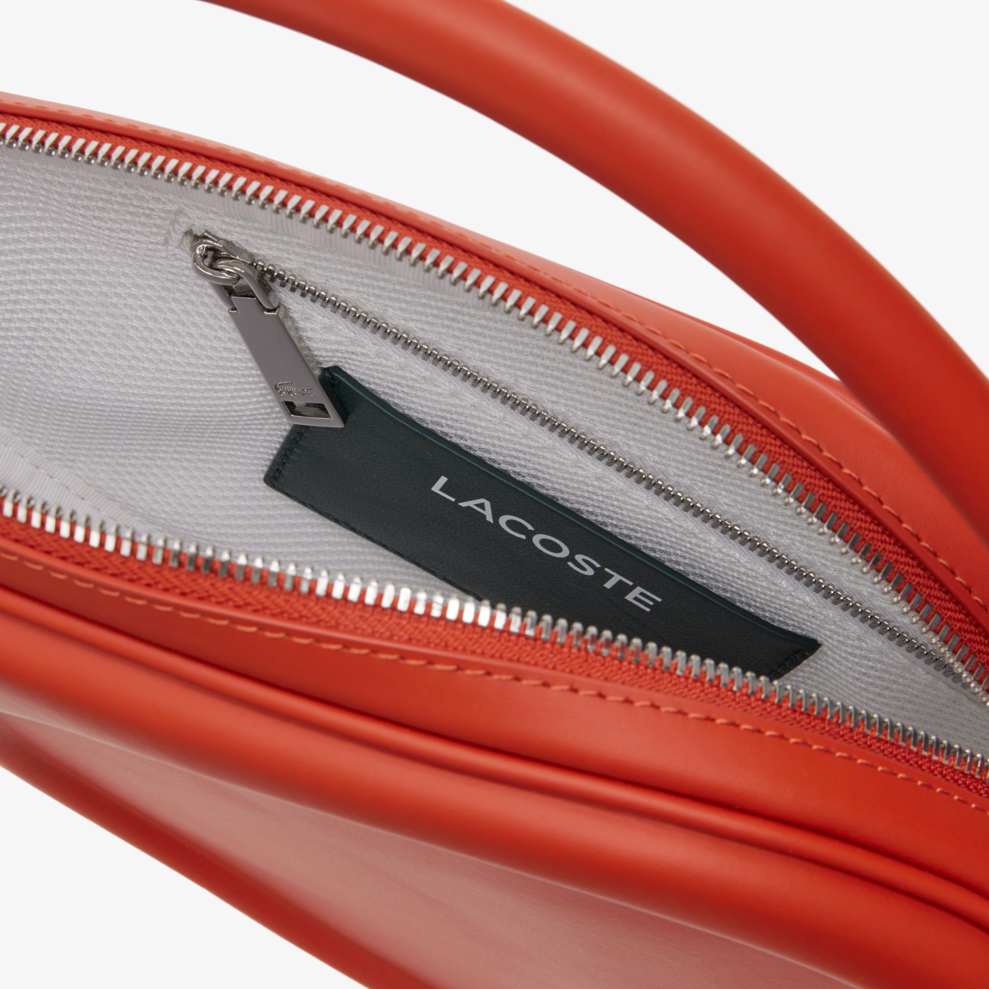 『SS26 Fashion Show』 レザーラケットバッグ