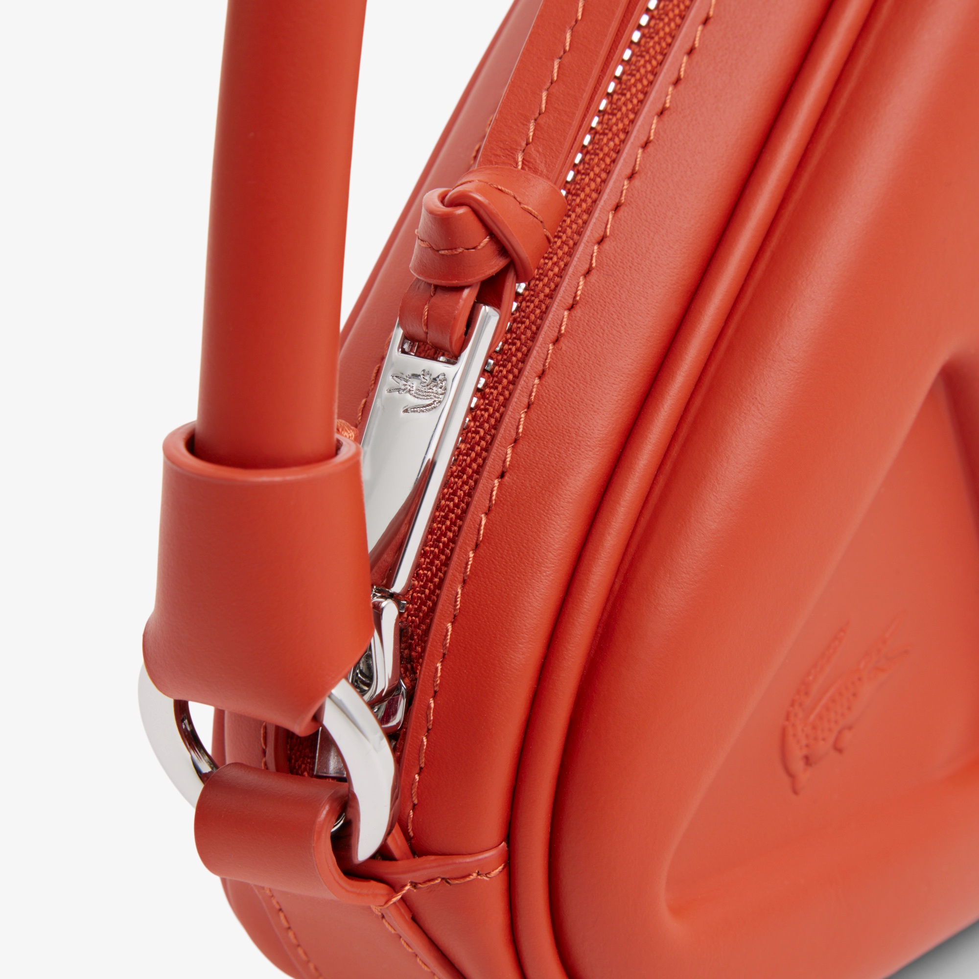 『SS26 Fashion Show』 レザーラケットバッグ