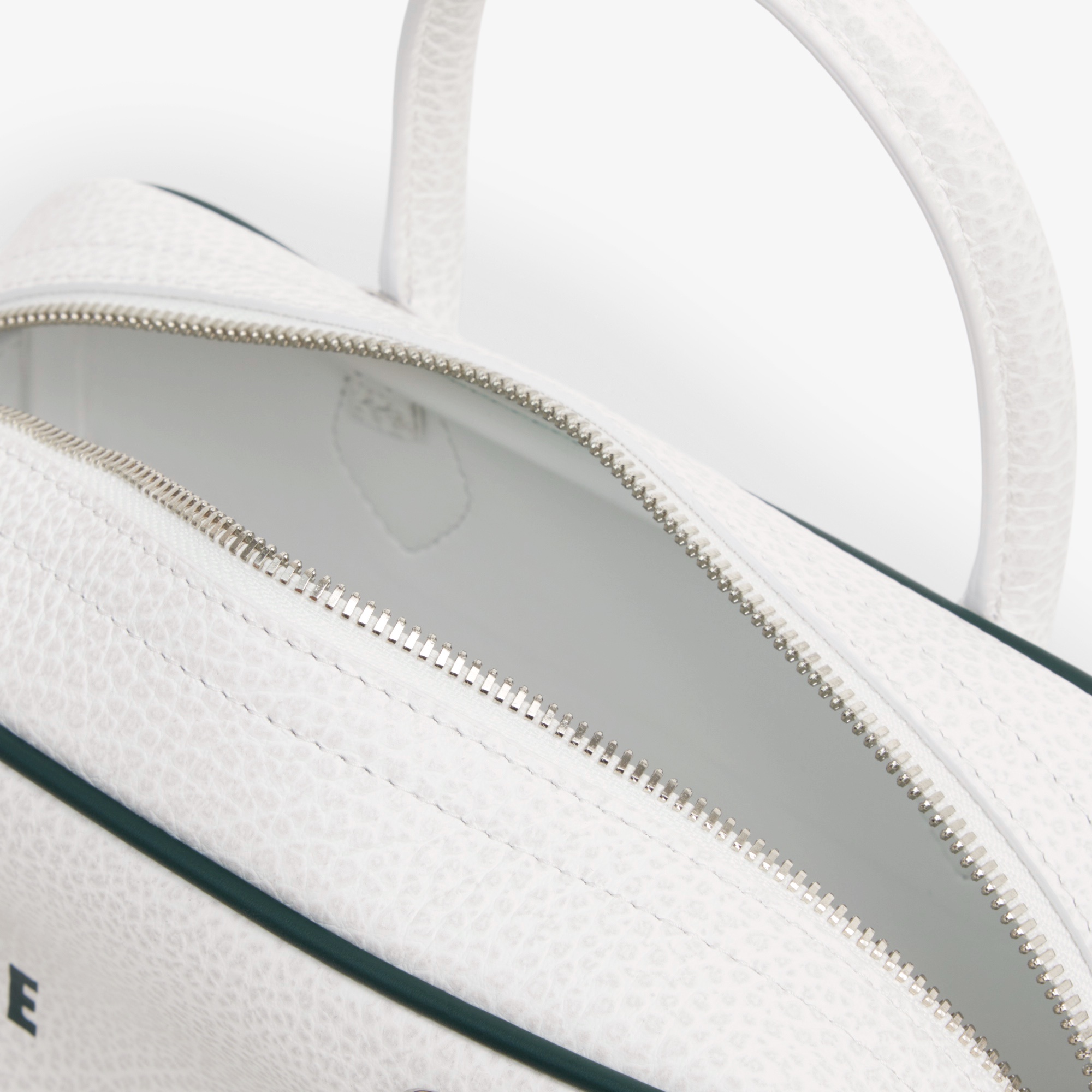 『SS26 Fashion Show』 プリントレザースモールジムバッグ