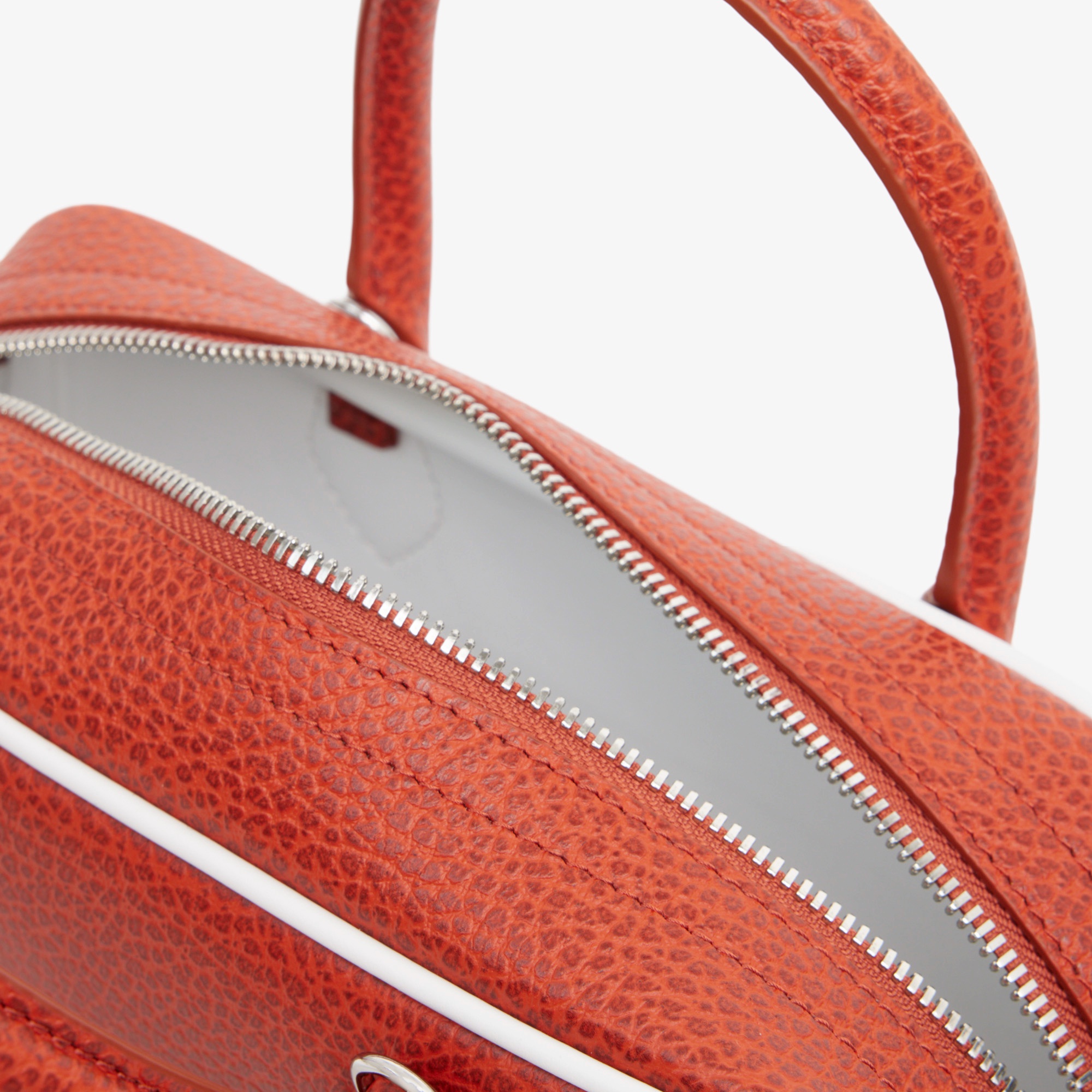 『SS26 Fashion Show』 プリントレザースモールジムバッグ