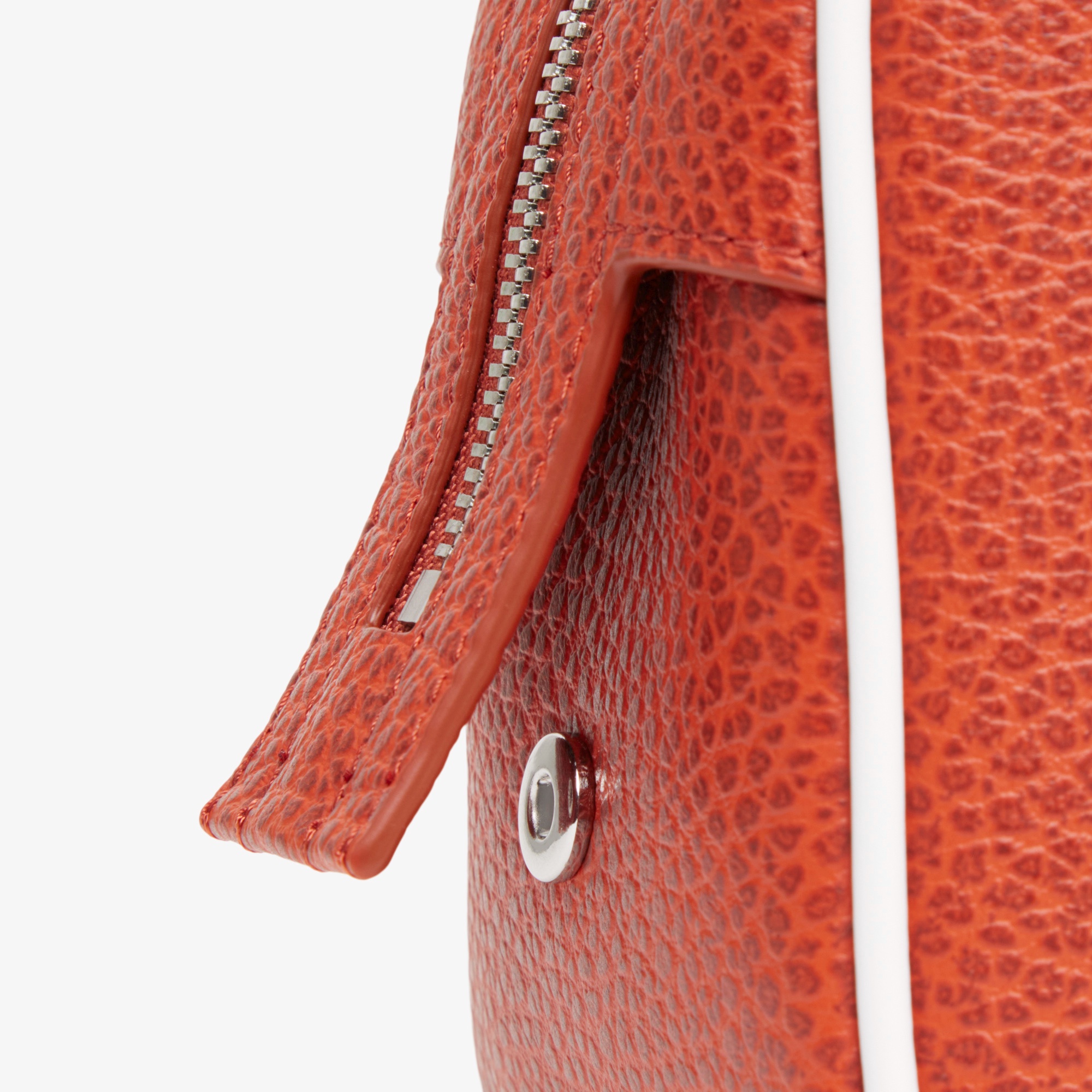 『SS26 Fashion Show』 プリントレザースモールジムバッグ