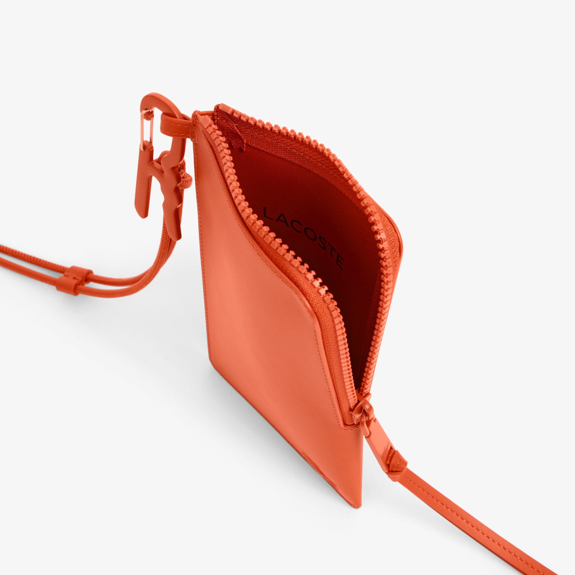 『SS26 Fashion Show』 ワニモチーフカラビナストラップカードホルダー