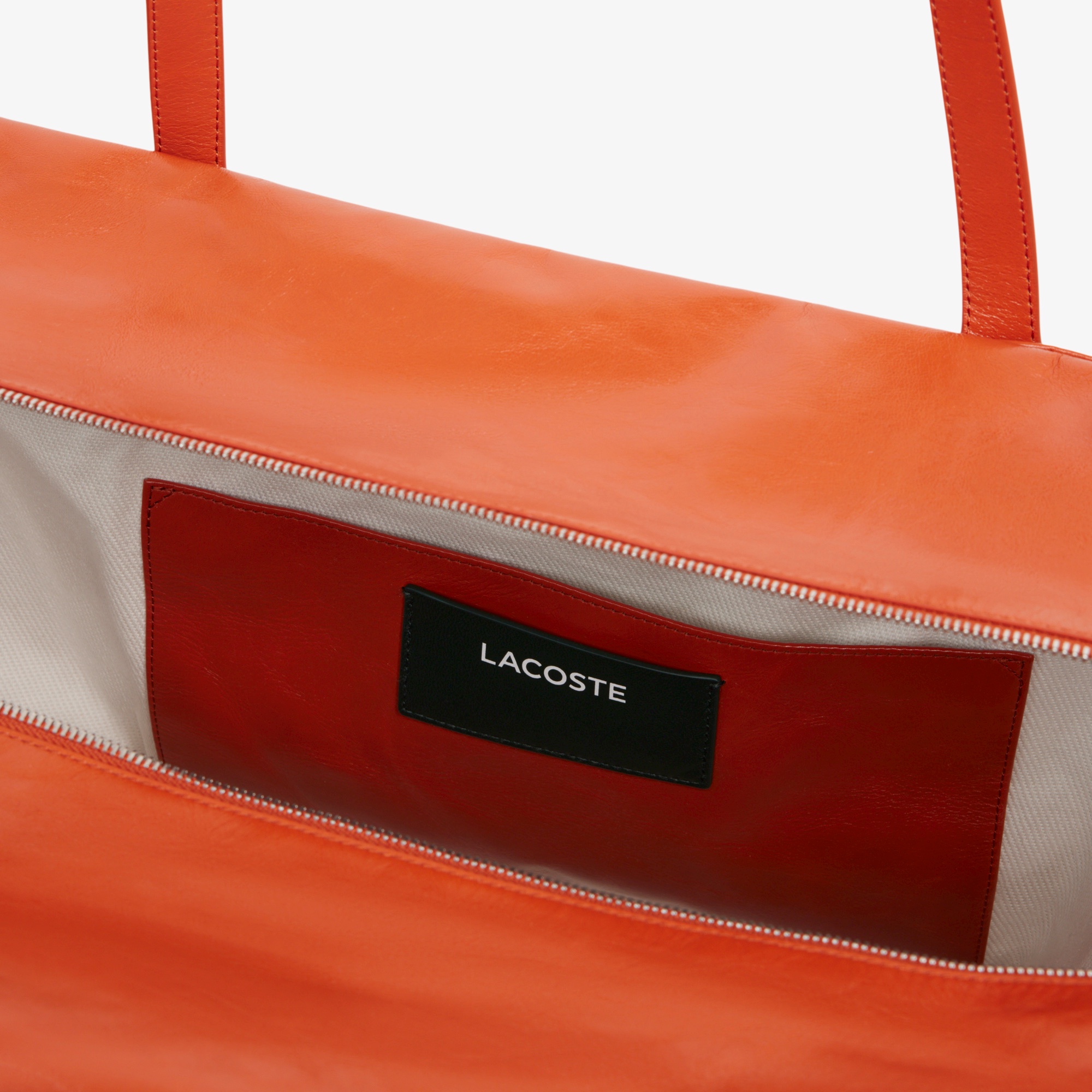 『SS26 Fashion Show』 レザーウィークエンダージムバッグ