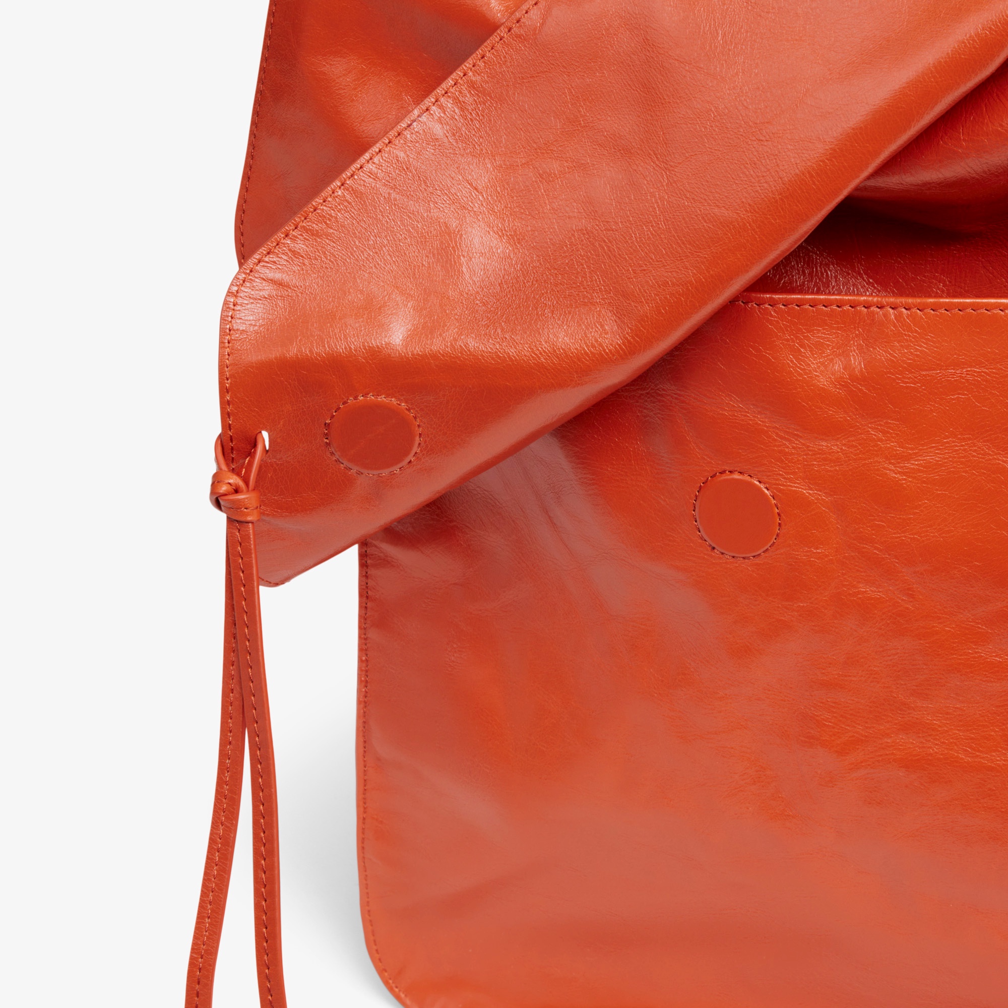 『SS26 Fashion Show』 レザーウィークエンダージムバッグ