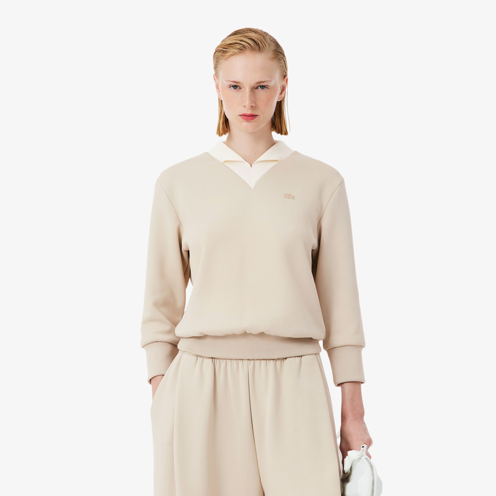 『SS26 Fashion Show』 サテンニットVネックスウェット