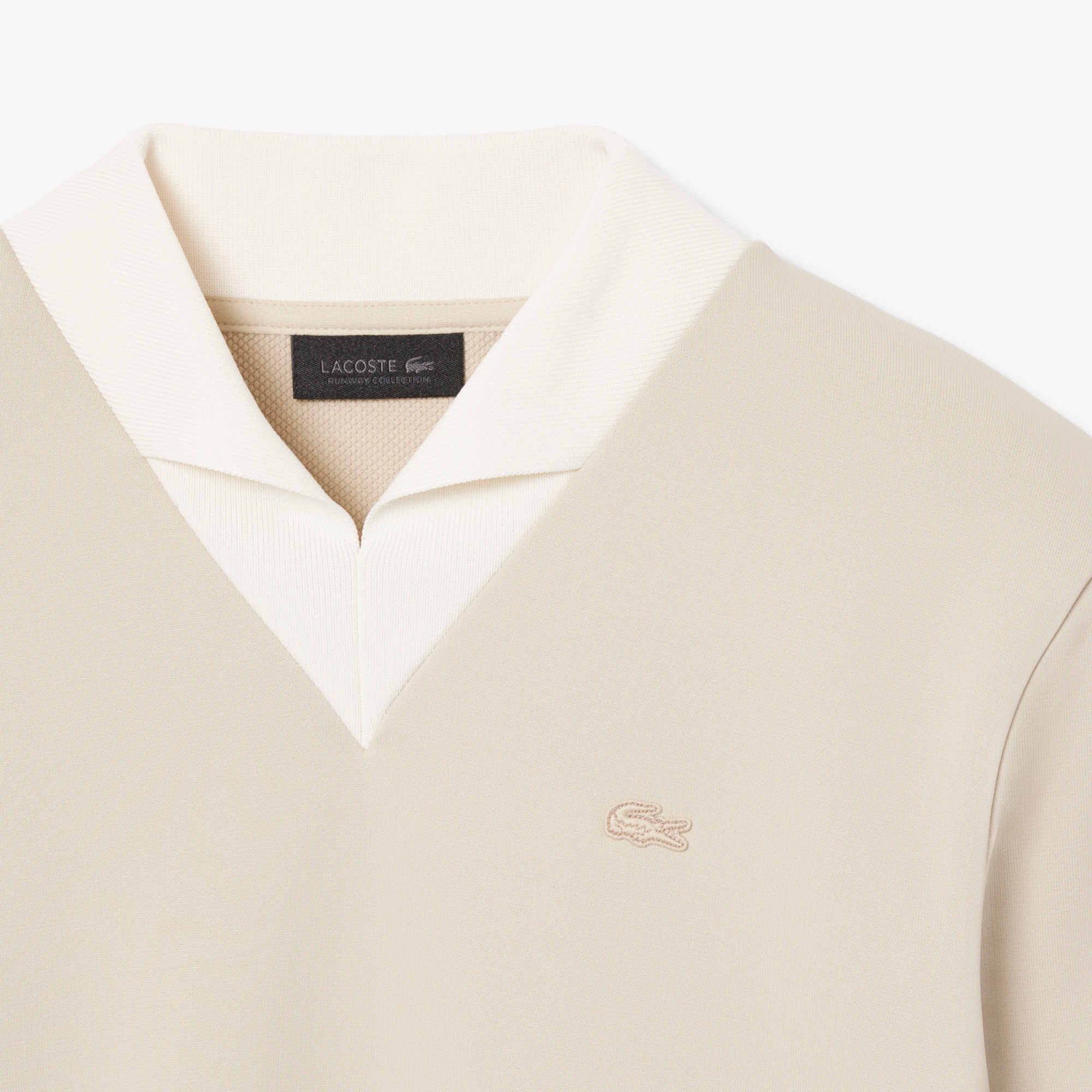 『SS26 Fashion Show』 サテンニットVネックスウェット