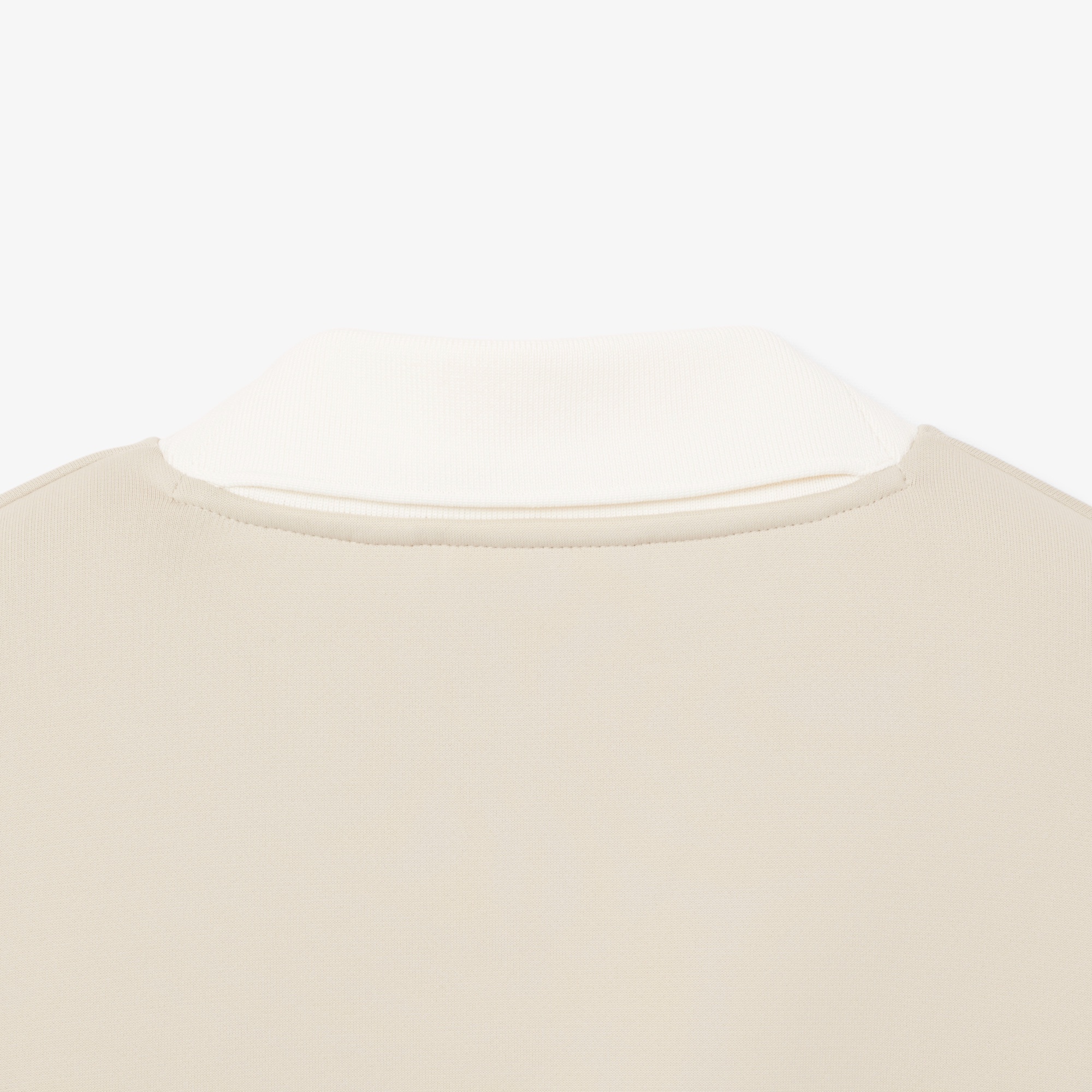 『SS26 Fashion Show』 サテンニットVネックスウェット