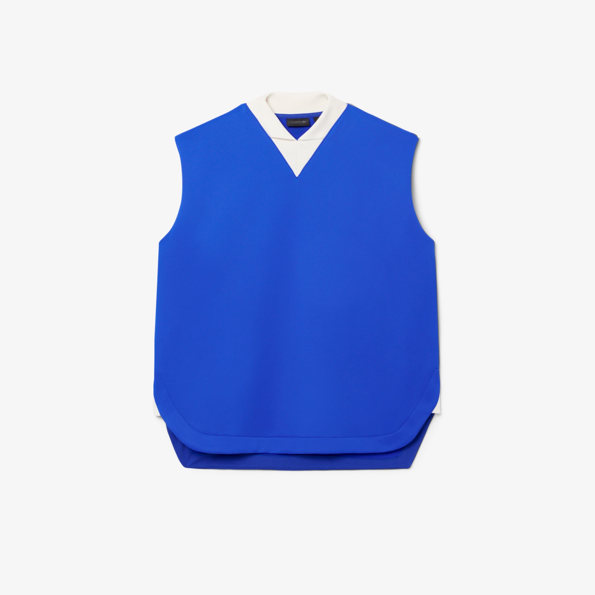 『SS26 Fashion Show』 サテンニットVネックスリーブレススウェット