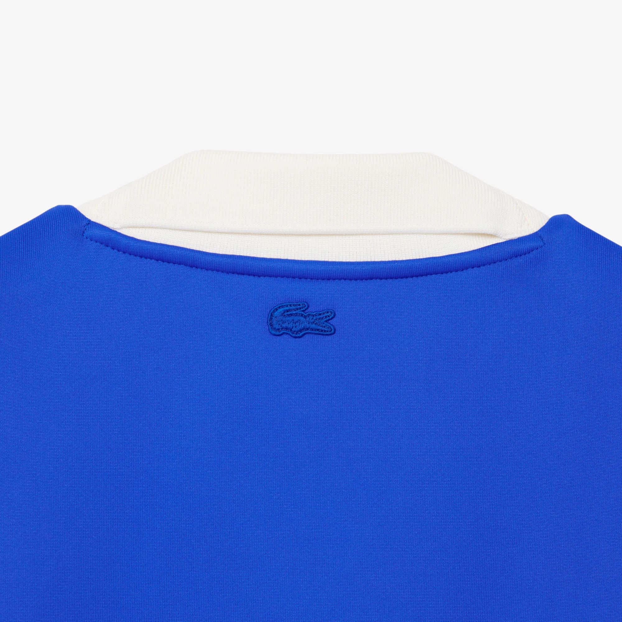 『SS26 Fashion Show』 サテンニットVネックスリーブレススウェット