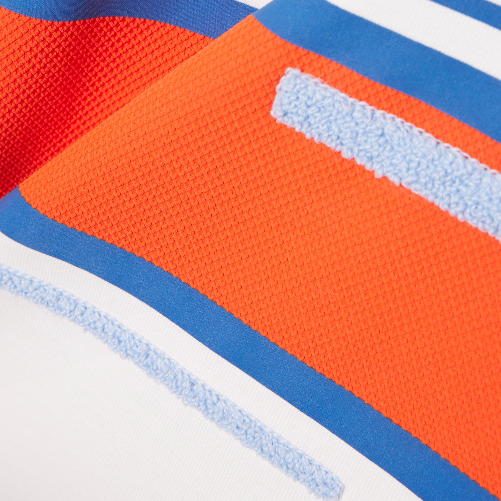 『SS26 Fashion Show』 テクスチャーストライプノースリーブTシャツ