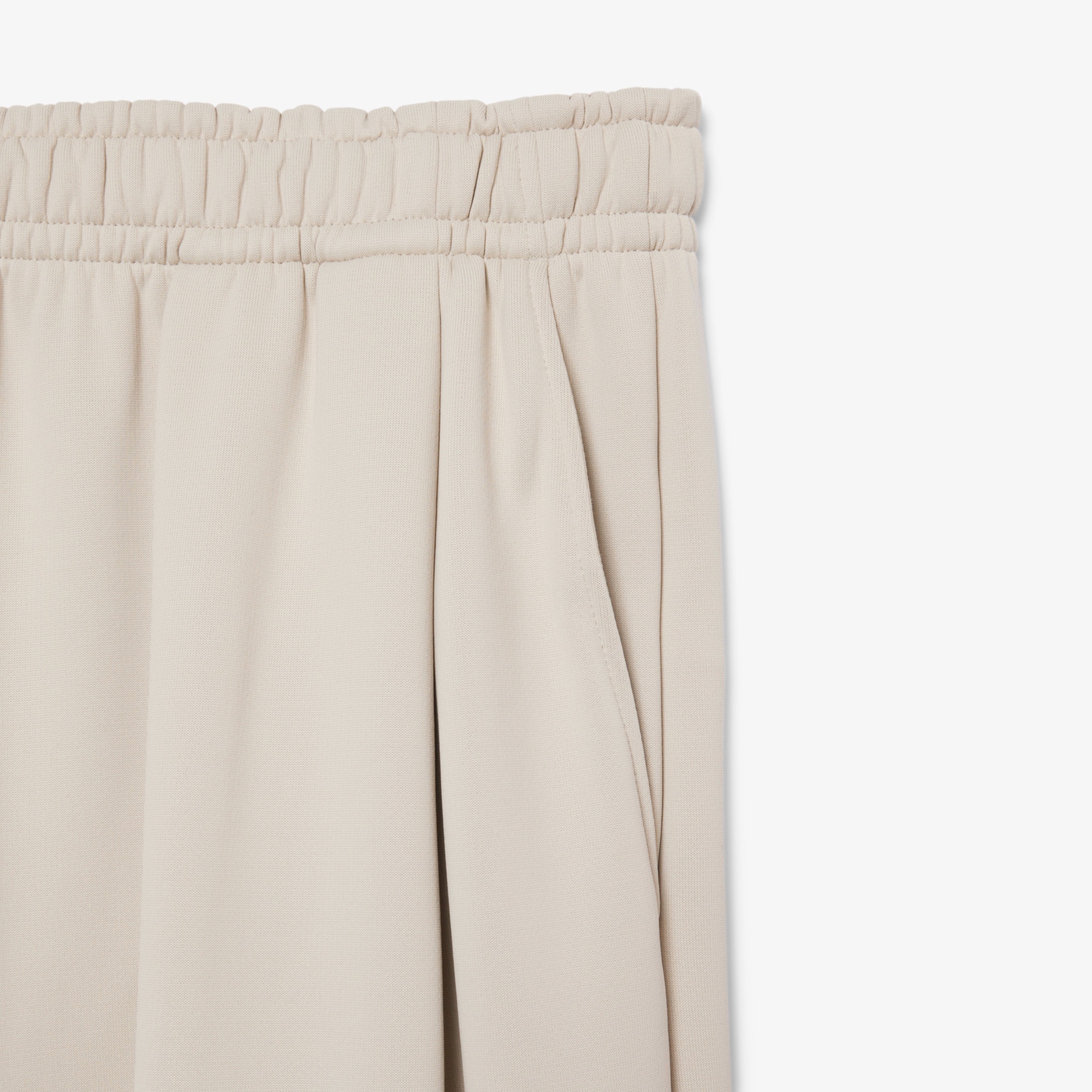 『SS26 Fashion Show』 サテンジョガーパンツ