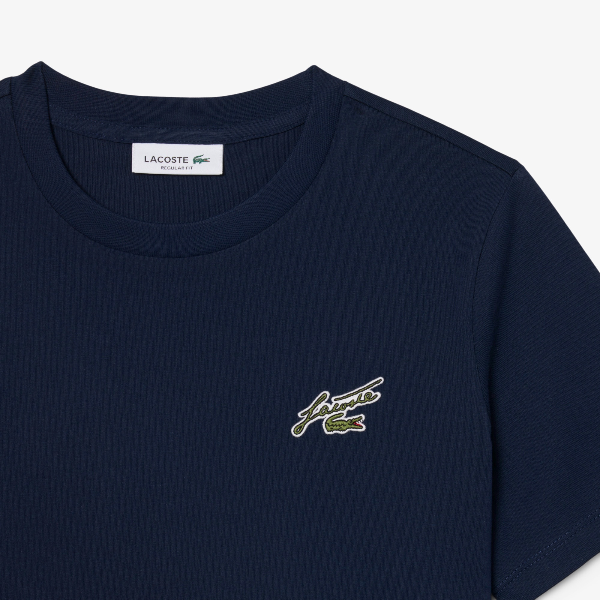 スクリプトロゴネームパッチエッセンシャルTシャツ